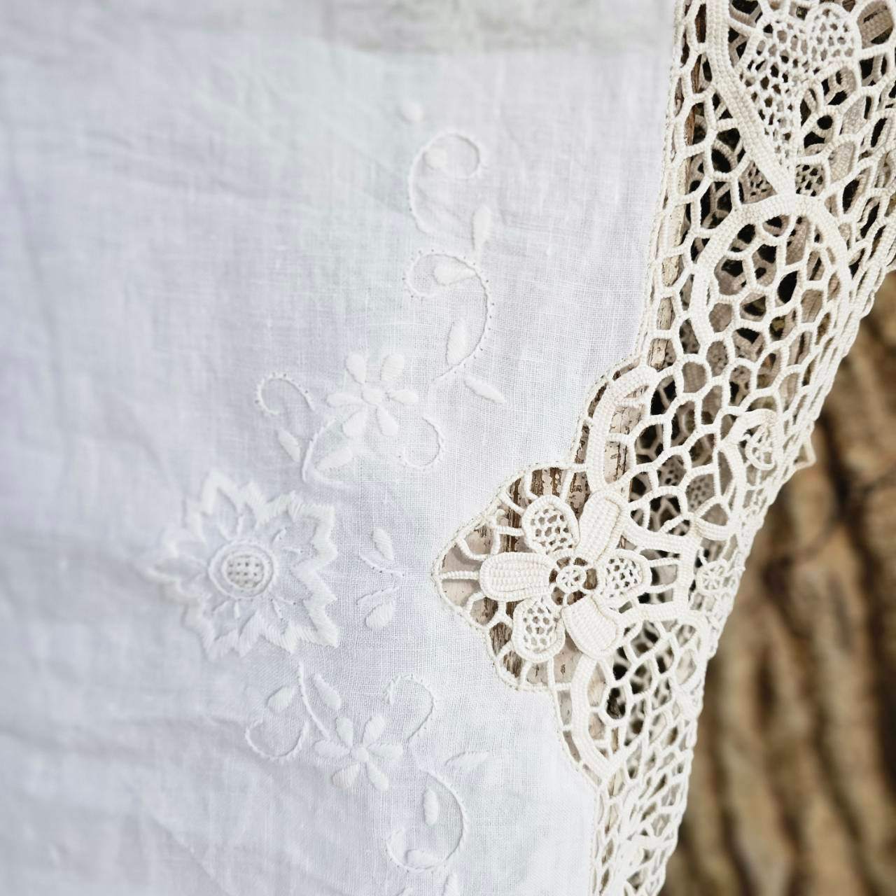 VINTAGE(ヴィンテージ) what_flower embroidery round lace table mat fabric フラワー刺繍とレースのラウンドテーブルクロス マット ホワイト×ベージュ