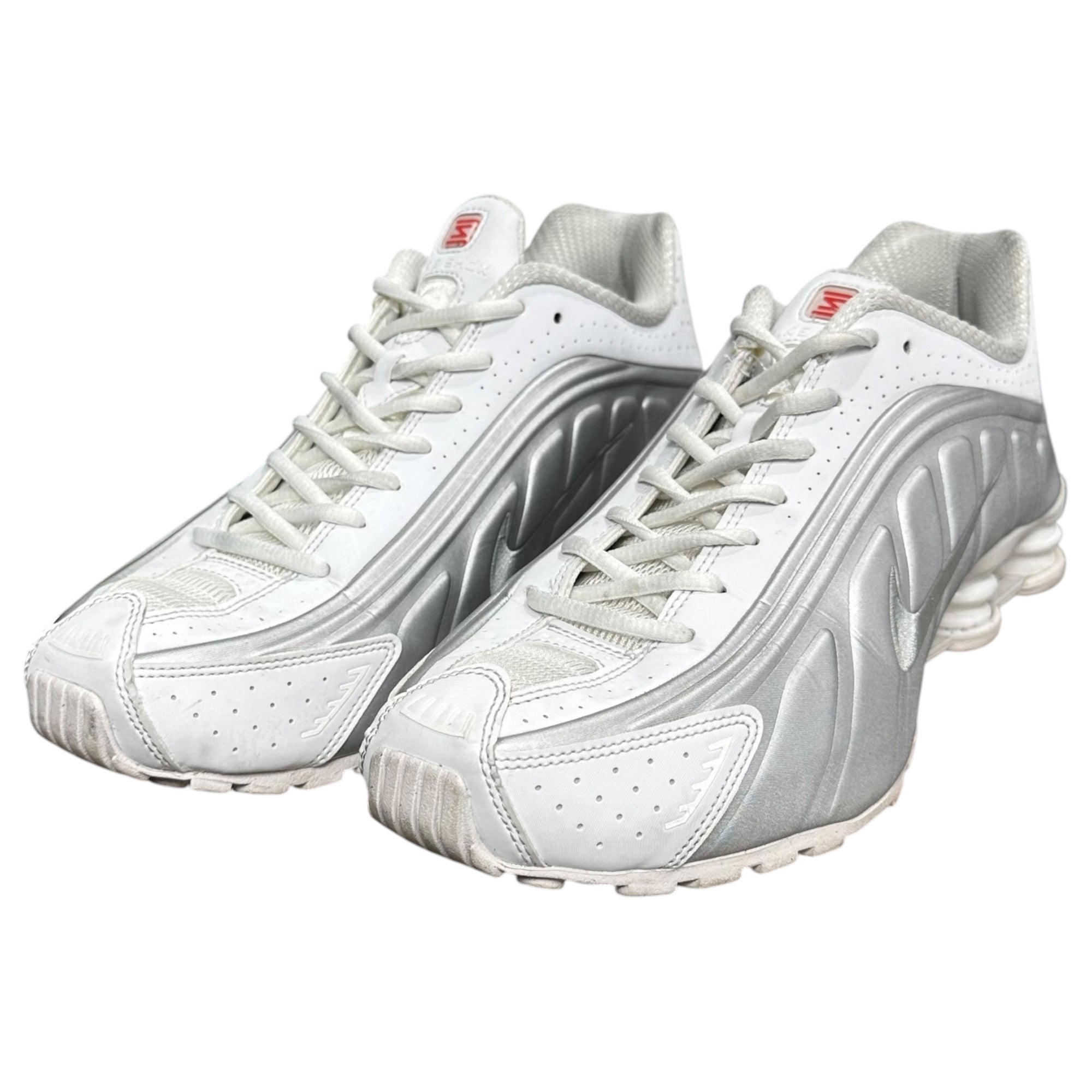 NIKE(ナイキ) SHOX R4 WHITE/METALLIC SILVER-WHITE ショックス HQ1988-101 28.5 ホワイト×メタリックシルバー スニーカー