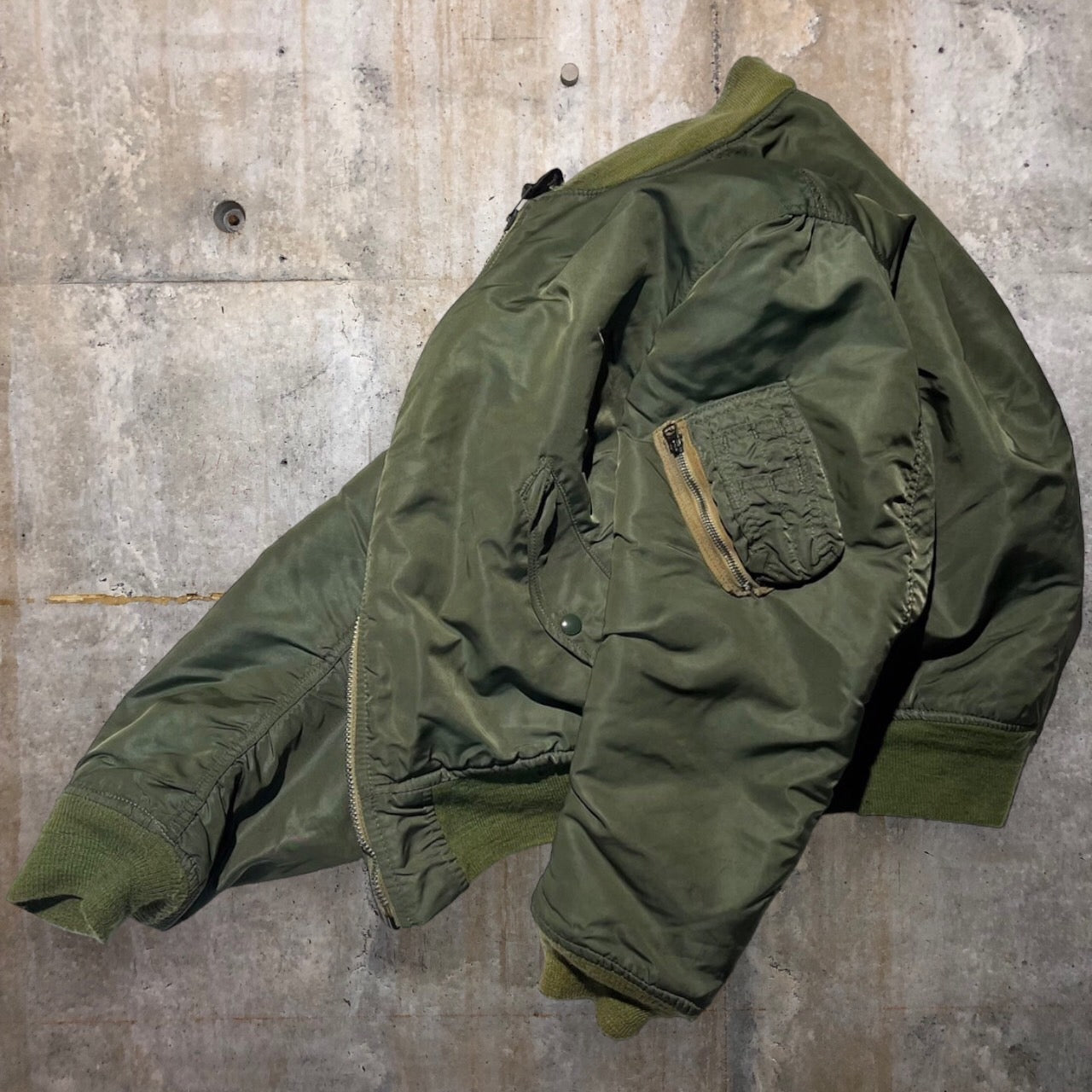 ALPHA INDUSTRIES(アルファ インダストリーズ) 90's MA-1 flight jacket/ミリタリージャケット MIL-J-82790E L カーキ USA製 90s