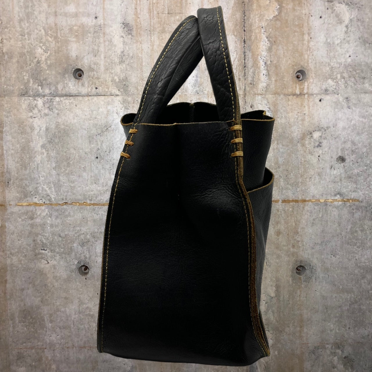 i.s. ISSEY MIYAKE(アイエス イッセイミヤケ) 80's leather triangle tote bag/レザートートバッグ IS33-AG005 ブラック 厚手 IS 80s