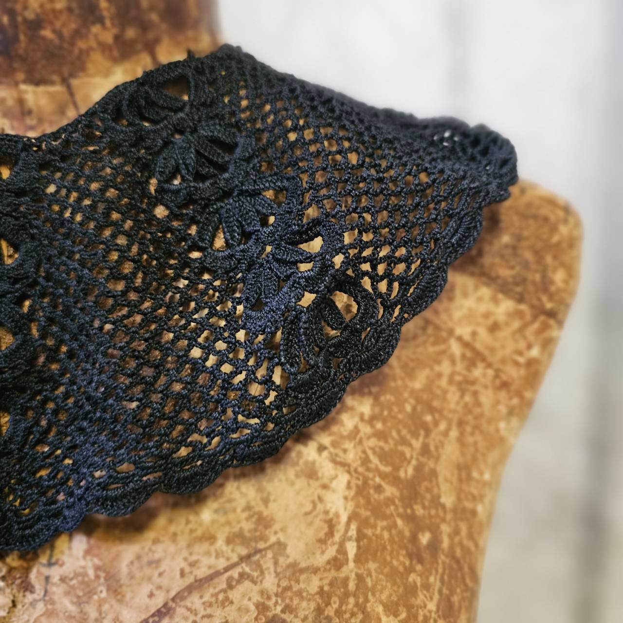 Euro vintage(ヨーロッパヴィンテージ) crochet lace collar クロッシェ編みレースのクラシカルなつけ襟 未使用に近い/後染め加工 ブラック