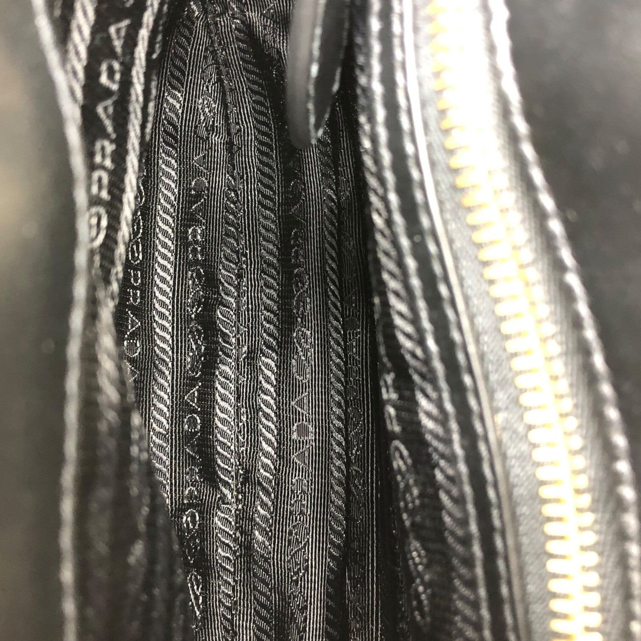 PRADA(プラダ) DENIM IMPUNTURA Shoulder bag デニム インプンチュラ ショルダー バッグ 1BD050 インディゴ×ブラック ギャランティカード付属