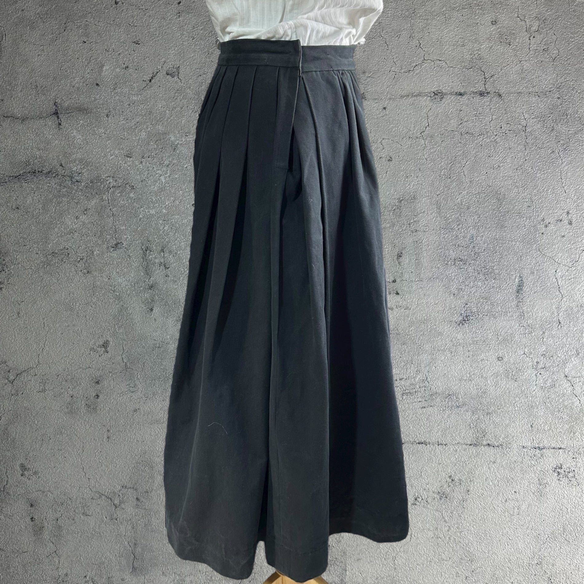 Euro vintage(ヨーロッパヴィンテージ) thick cotton black long skirt コットンの肉厚地なクラシカルロングスカート 表記無し(M~L程度) ブラック