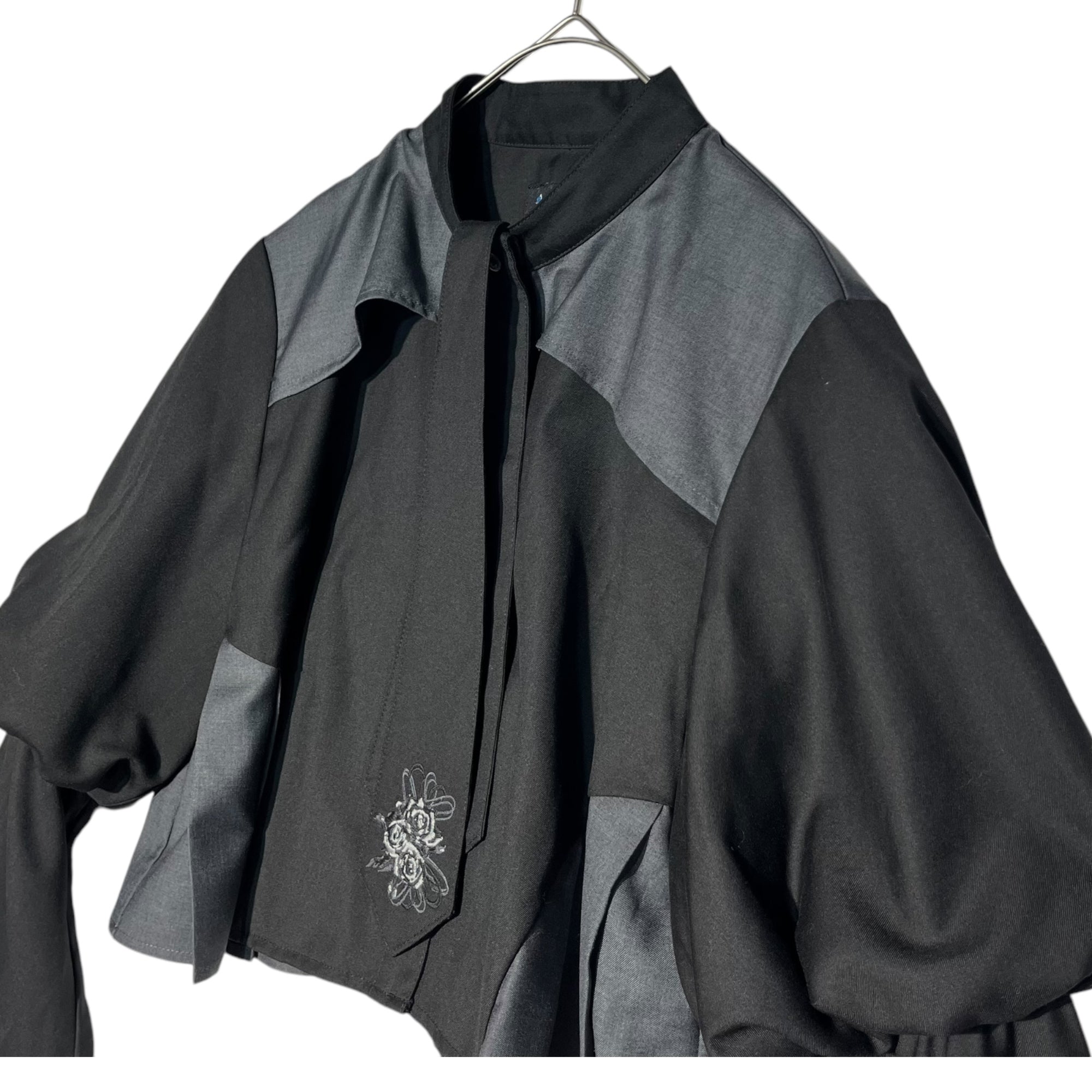 Ado × HARE(アド × ハレ) embroidered tie short shirt シシュウネクタイショートシャツ 刺繍 ネクタイ ショート シャツ HA430011AD FREE ブラック×グレー