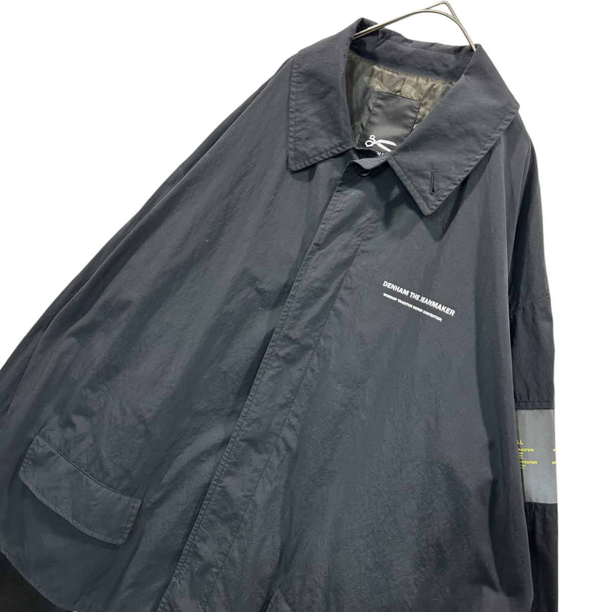 DENHAM(デンハム) Sleeve Details Back Print Nylon Coat 袖ライン バックプリント ナイロン コート ブラック