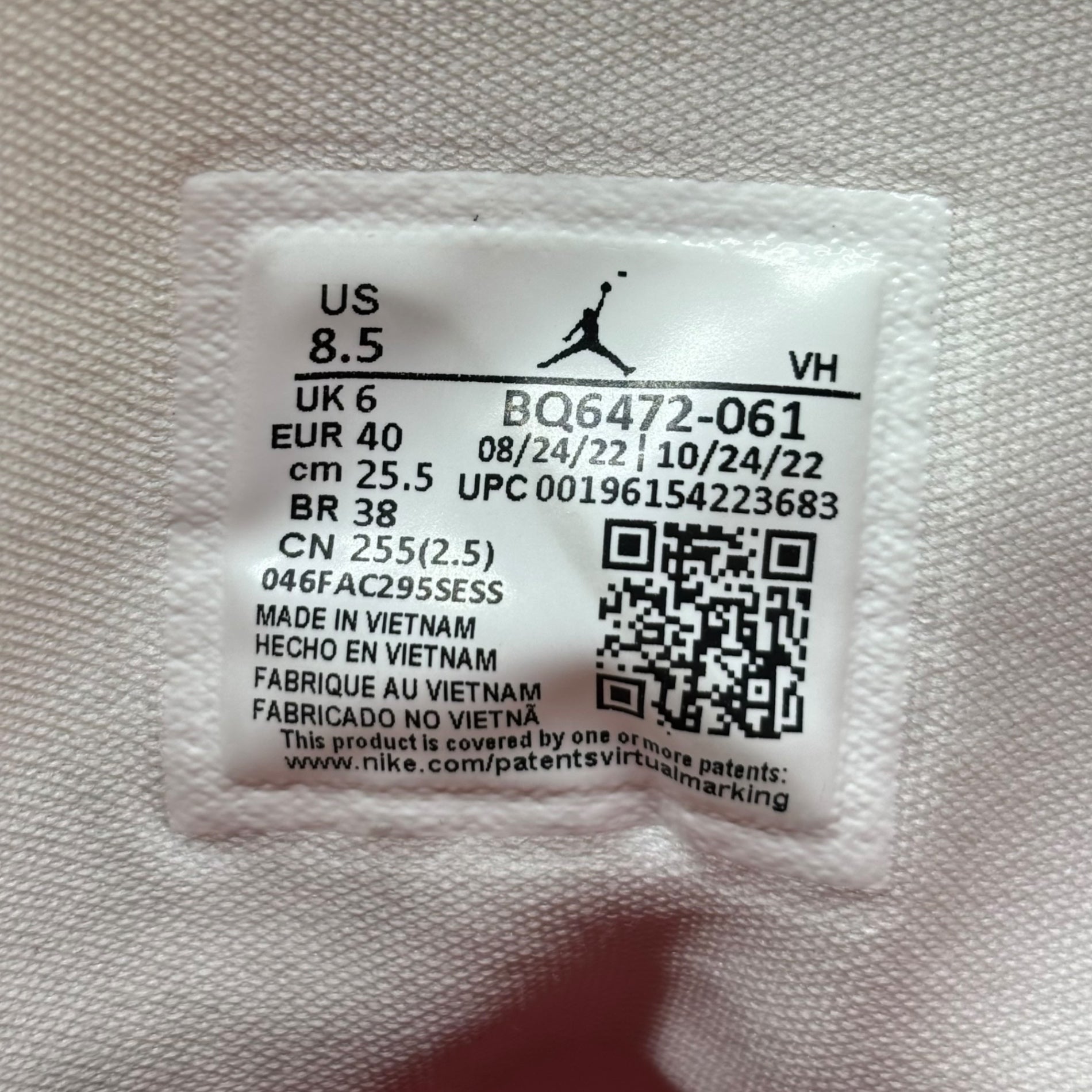 NIKE(ナイキ) W AIR JORDAN 1 MID エアジョーダン 1 ミッド BQ6472-061 25.5cm ブラック×ホワイト×レッド ハイカット スニーカー