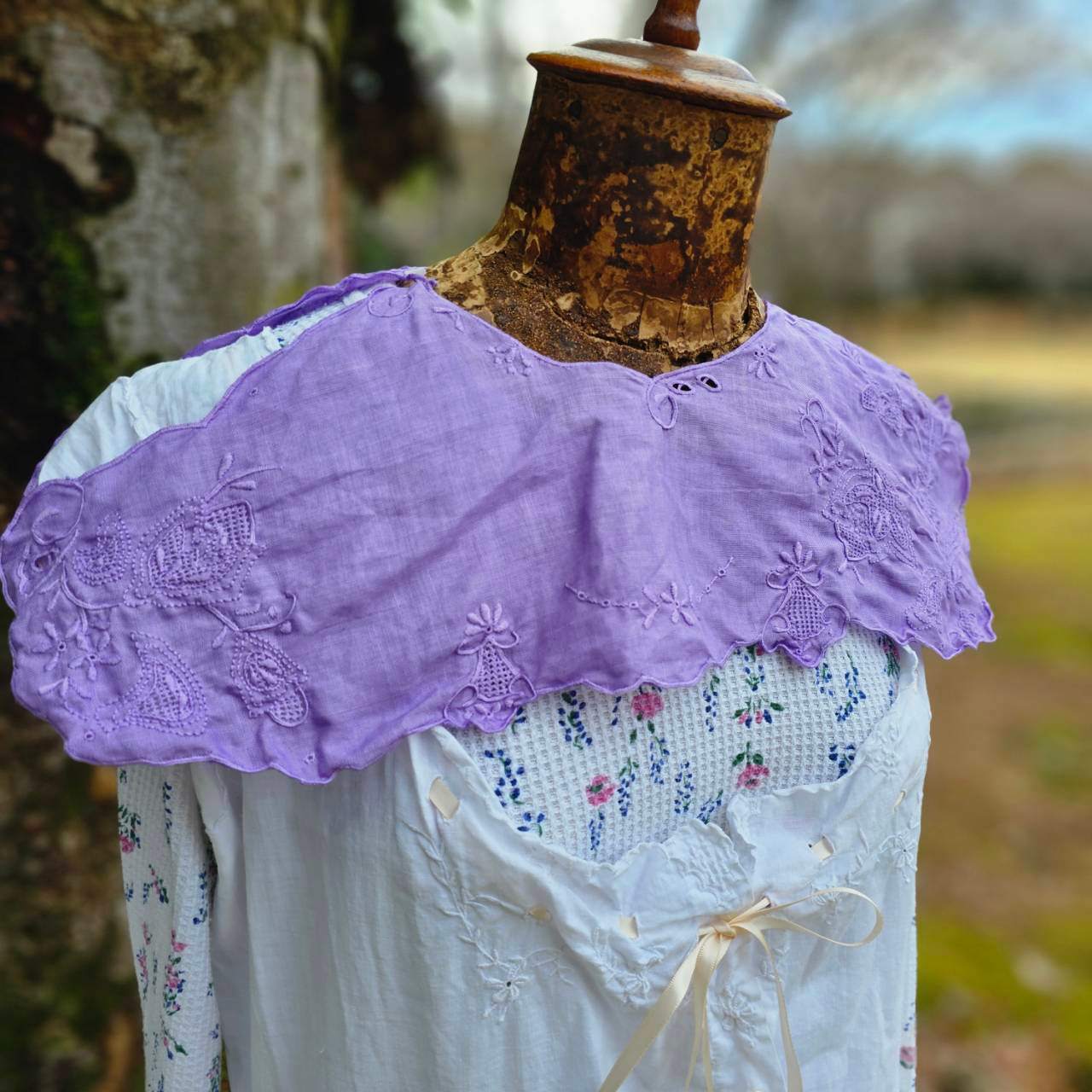 Euro vintage(ヨーロッパヴィンテージ) flower embroidery linen collar 刺繍入りリネンのつけ襟 ラベンダー 未使用に近い/後染め加工 ラベンダー