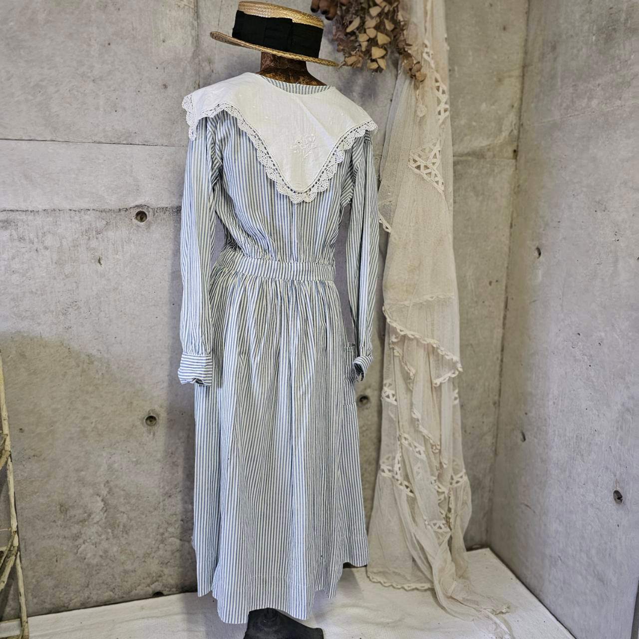 Euro antique(ヨーロッパアンティーク) 20's~ frenchcuffs cotton gather stripe onepiece フレンチカフスのコットンギャザーロングワンピース 表記無し(M~L程度) / 細かなダメージ有 ブルー×ホワイト