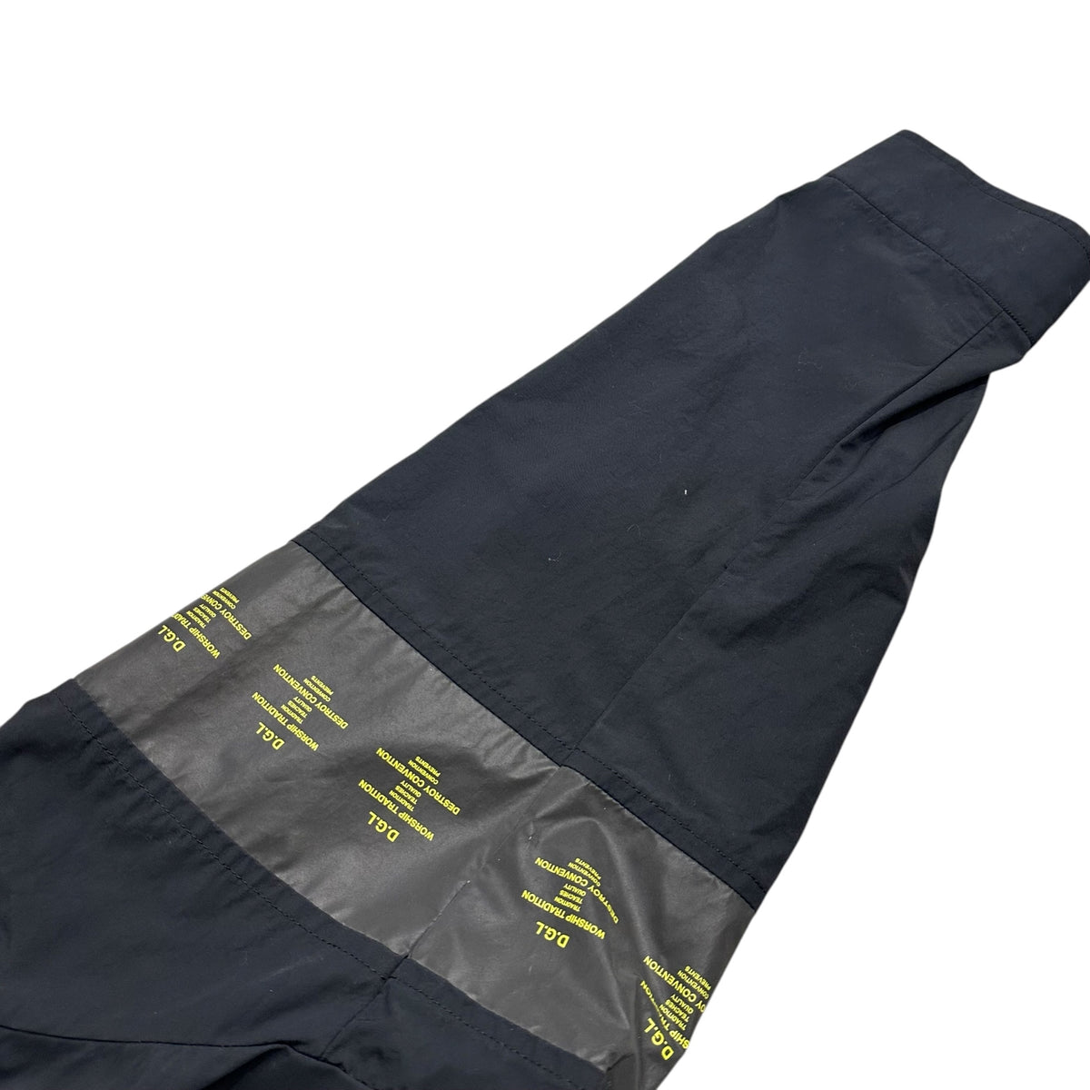 DENHAM(デンハム) Sleeve Details Back Print Nylon Coat 袖ライン バックプリント ナイロン コート ブラック