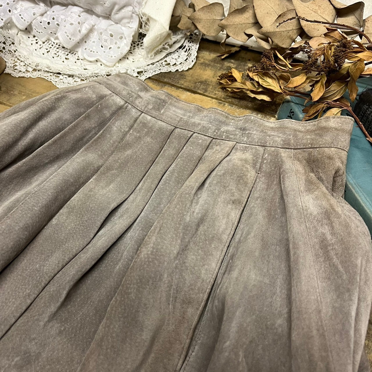 Euro Vintage(ヨーロッパヴィンテージ) Nuance_~50’s suede flare skirt/スウェードフレアスカート 36(Sサイズ程度) ペールグレー