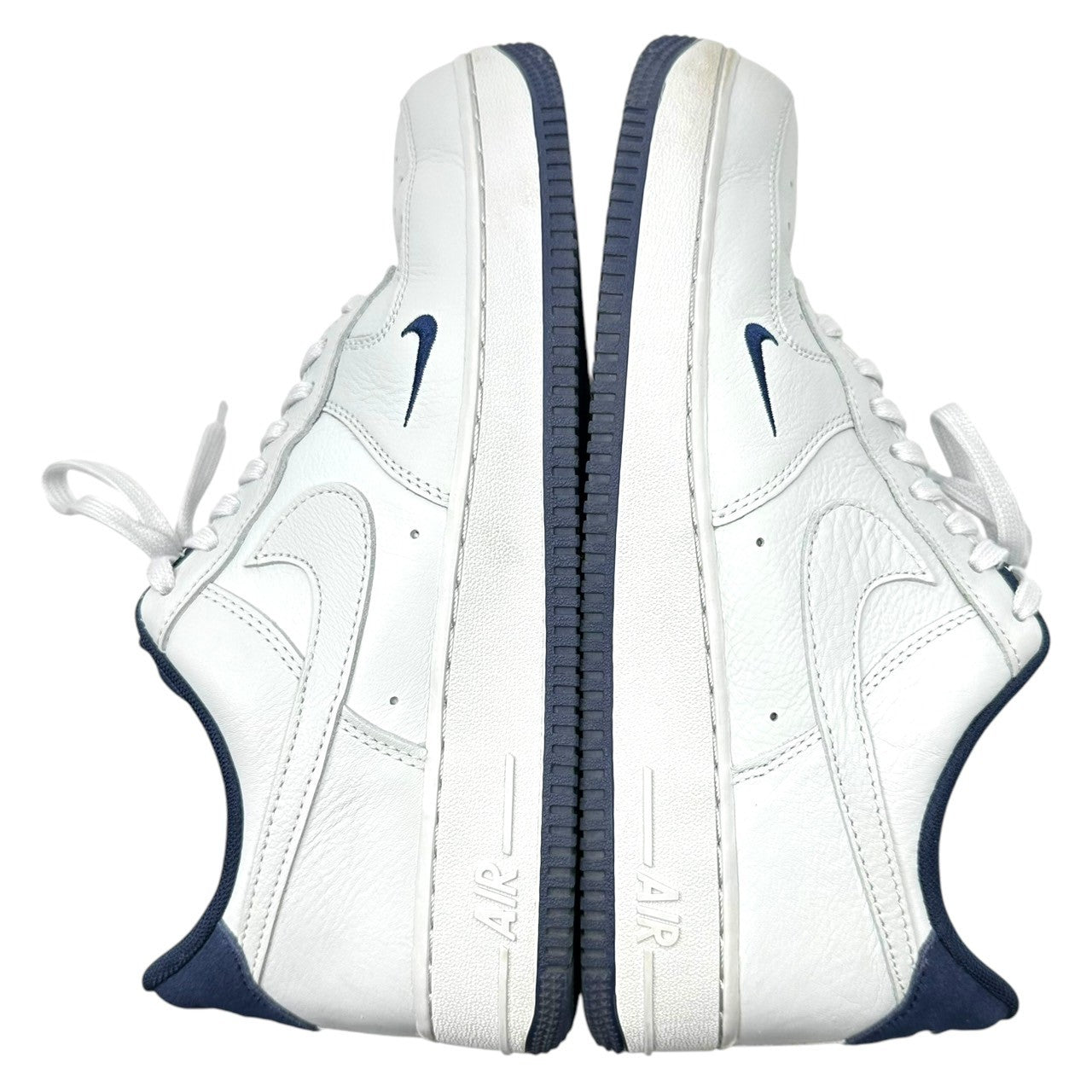 NIKE(ナイキ) AIR FORCE 1 '07 LV8 PHOTON DUST/PHOTON DUST-OBSIDIAN エアフォース1 ローカット スニーカー HM9483-001 27.5cm ホワイト×ネイビー