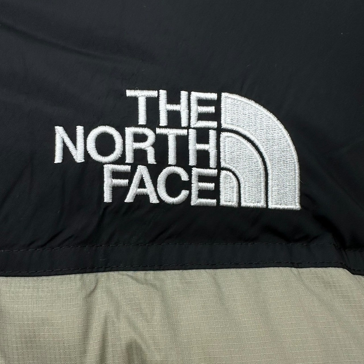 THE NORTH FACE(ノースフェイス) Nuptse Hoodie ヌプシ フーディ ダウン ジャケット ND92331 XL アイボリー×ブラック