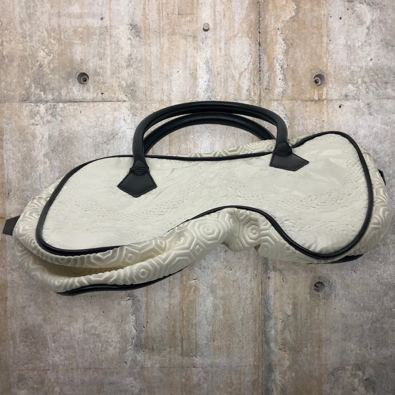 CHRISTIAN ASTUGUEVIEILLE pour COMME des GARCONS(クリスチャン アストゥグヴィエイユプールコムデギャルソン) PVCレースハンドバッグ/コラボ/稀少/パリ/アーティスト/2013's アイボリー 汚れ有