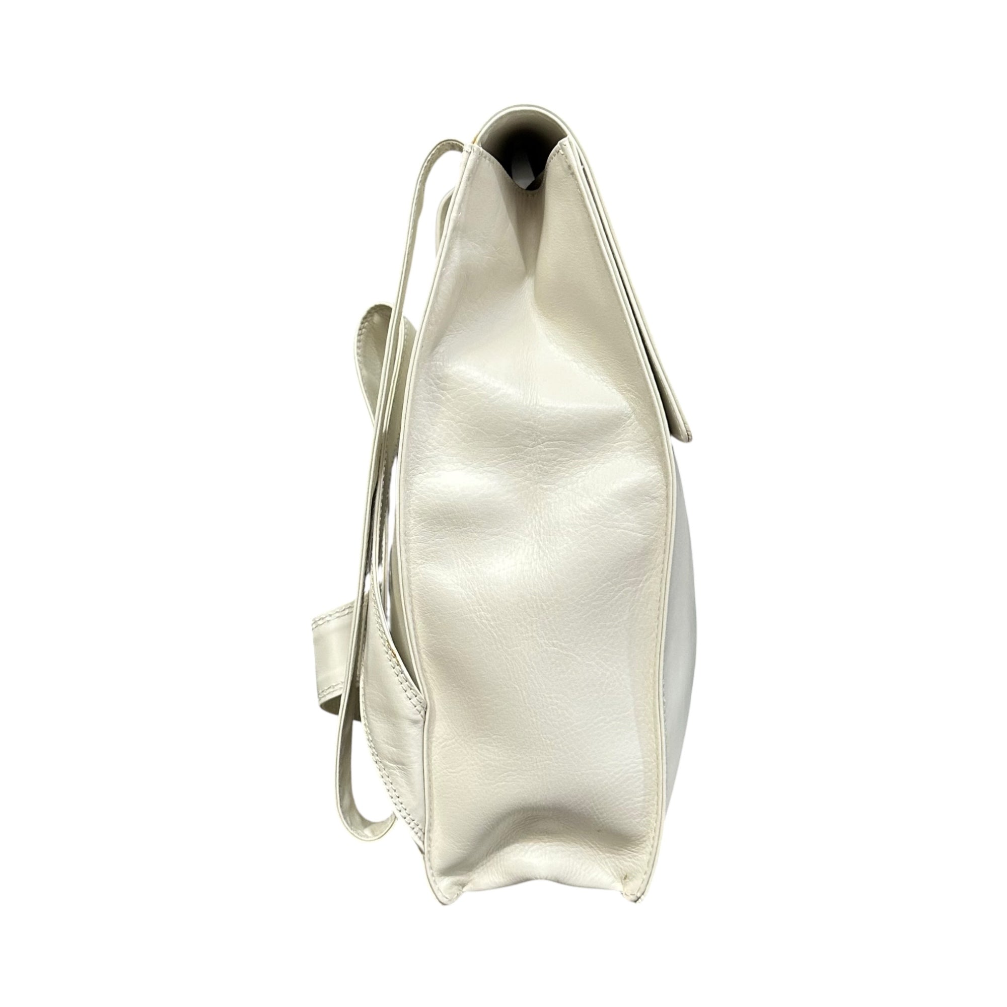 CHANEL(シャネル) 2000's CC Logo Lambskin Square Backpack ココマーク ラムスキン スクエア リュック ホワイト 600万台 バックパック