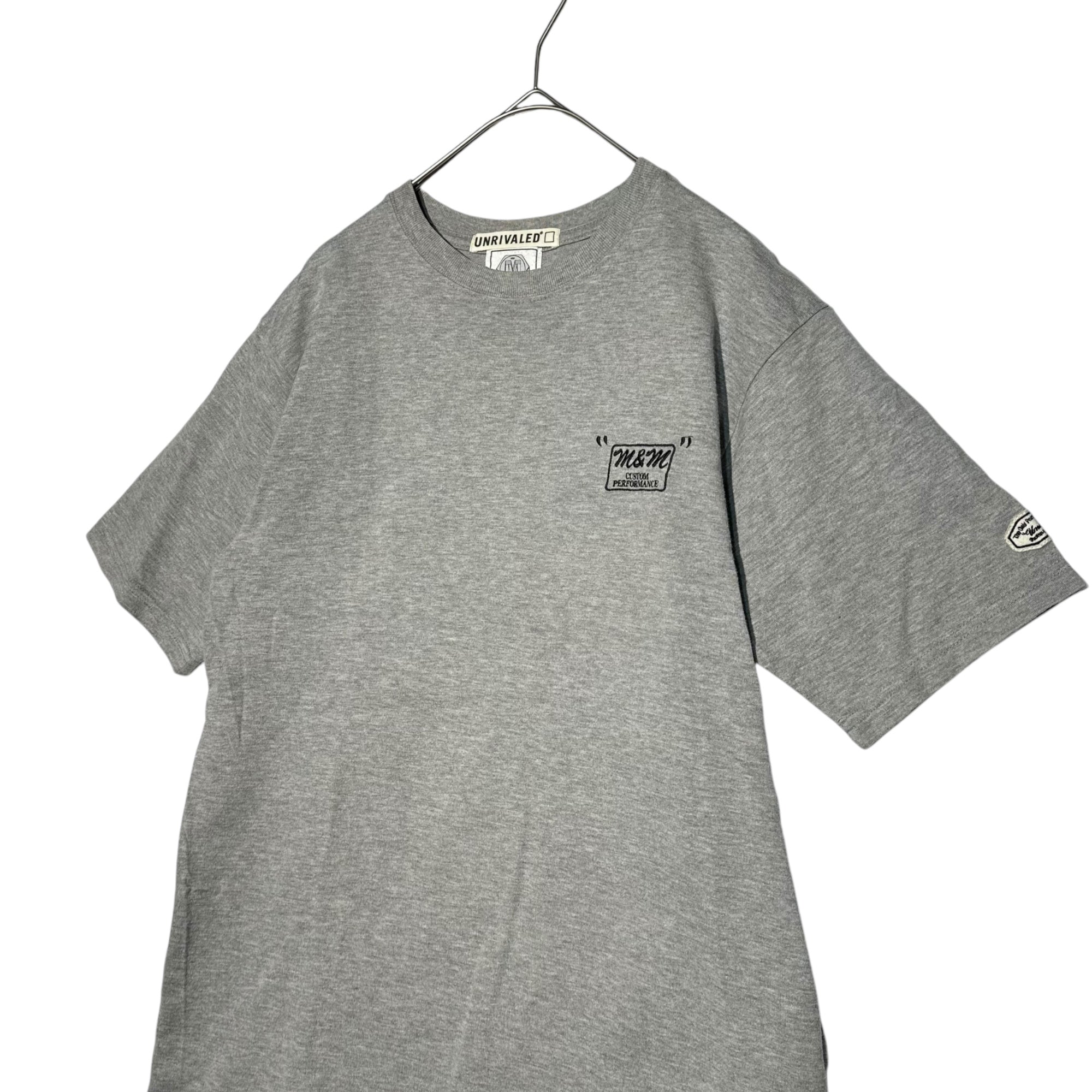 m&m CUSTOM PERFORMANCE × UNRIVALED(エムアンドエム × アンライバルド) Chest Logo Backster Crewneck T-Shirt 胸ロゴ バックスター クルーネック Tシャツ M グレー×ブラック