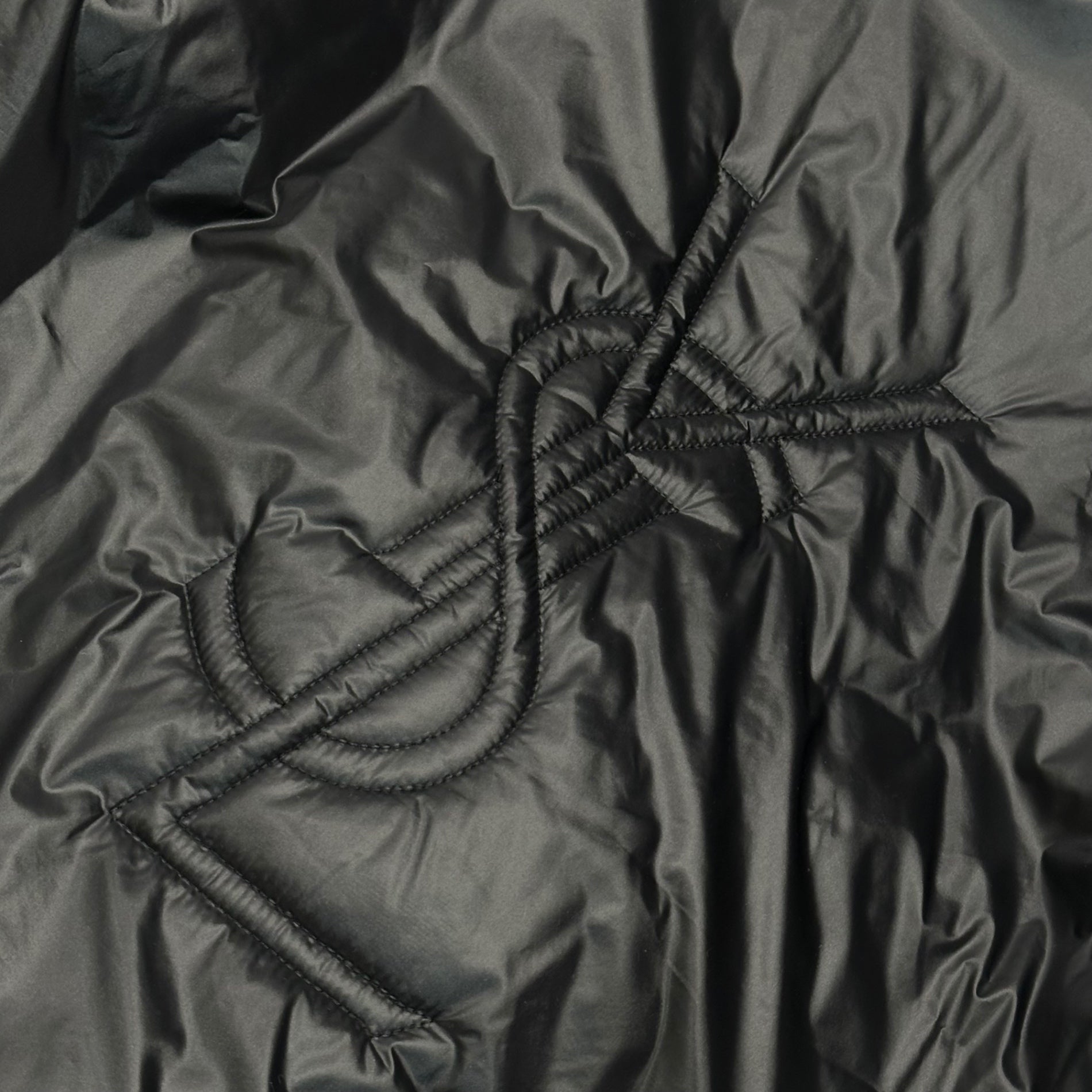 Saint Laurent(サンローラン) 23AW Cassandra Logo Padded Anorak Long Jacket カサンドラ ロゴ パデッド アノラック ロング ジャケット YP53 2023 00023 50 ブラック M71U 758264 Y5F65 1000 2023FW 中綿