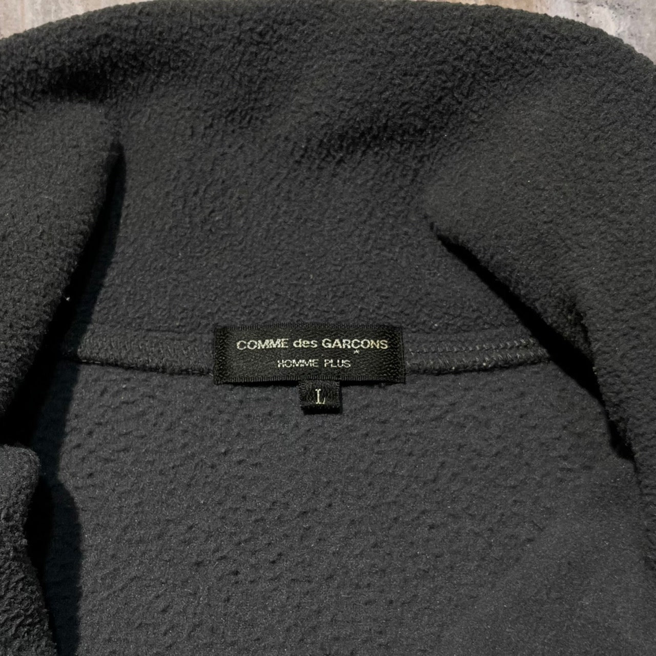 COMME des GARCONS HOMME PLUS(コムデギャルソンオムプリュス) 05SSバックロゴプリントフリースジャケット PO-T058 L グレー AD2004