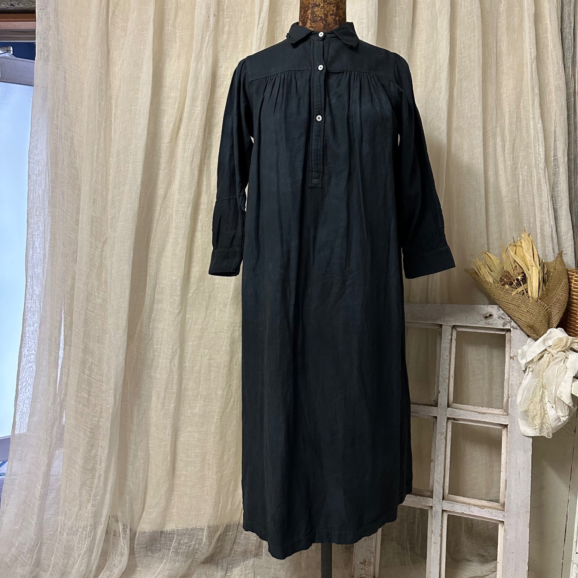 Euro Vintage(ヨーロッパヴィンテージ) Slowly_20's cotton gathered shirt dress/コットンギャザーシャツワンピース 後染め加工リメイク 表記なし(Mサイズ程度) ブラック