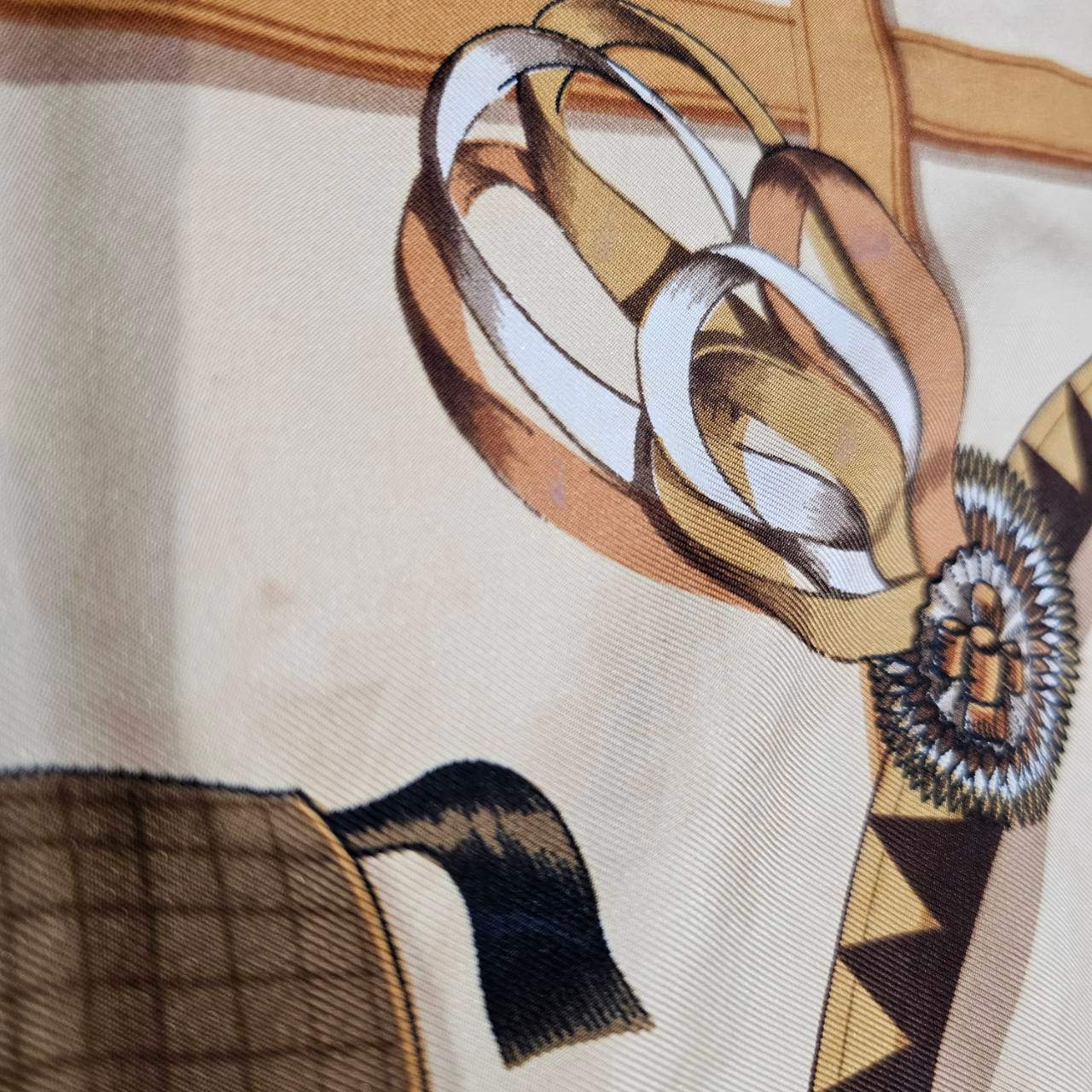 HERMES(エルメス) Carres 90 "Couvertures et tenues de jour" カレ 90 ベージュ シルク スカーフ 馬