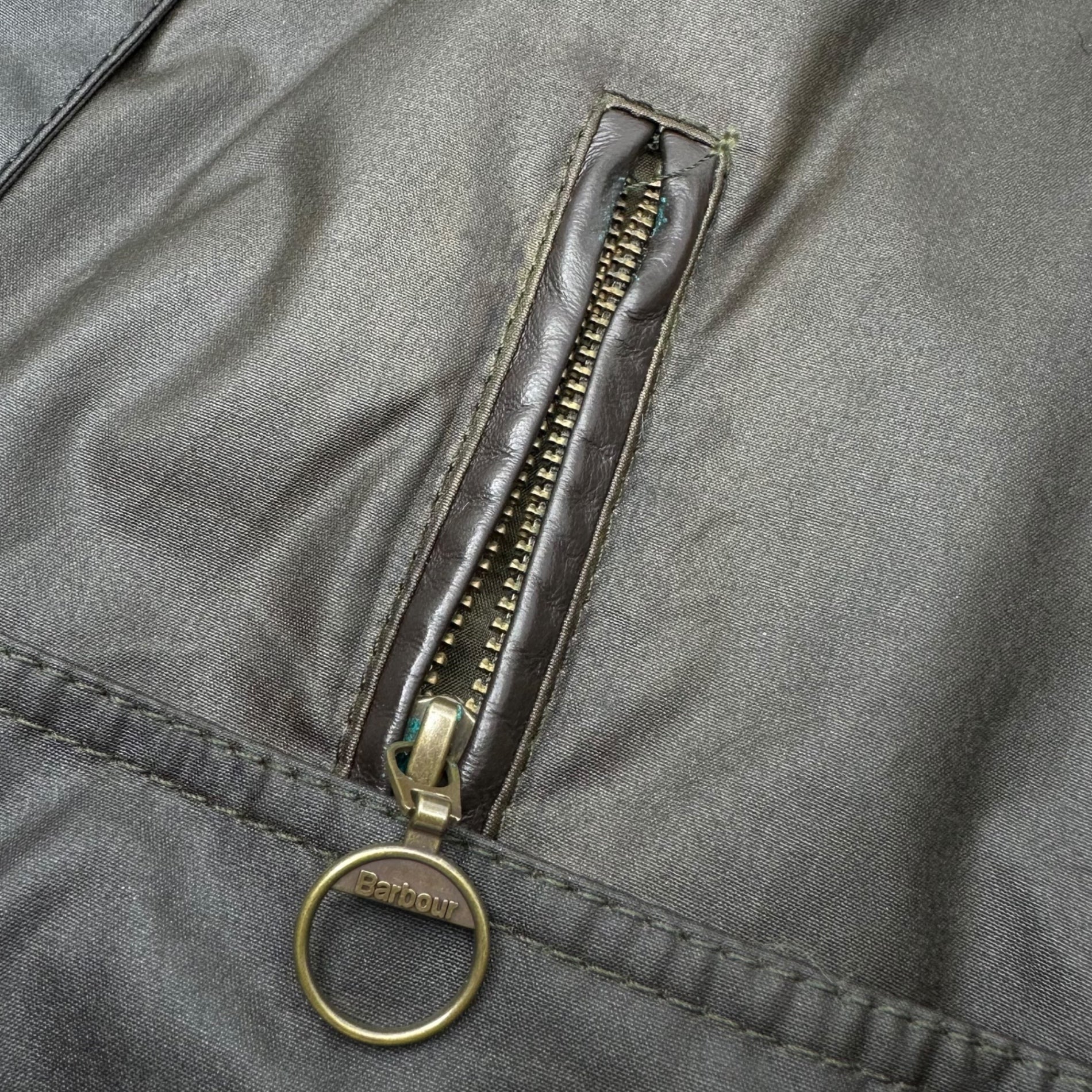 Barbour × ANYA HINDMARCH(バブアー × アニヤハインドマーチ) Fur-embellished oiled jacket coat ファー装飾 オイルド ジャケット コート 34(XS~S程度) ダークブラウン コラボアイテム 稀少品