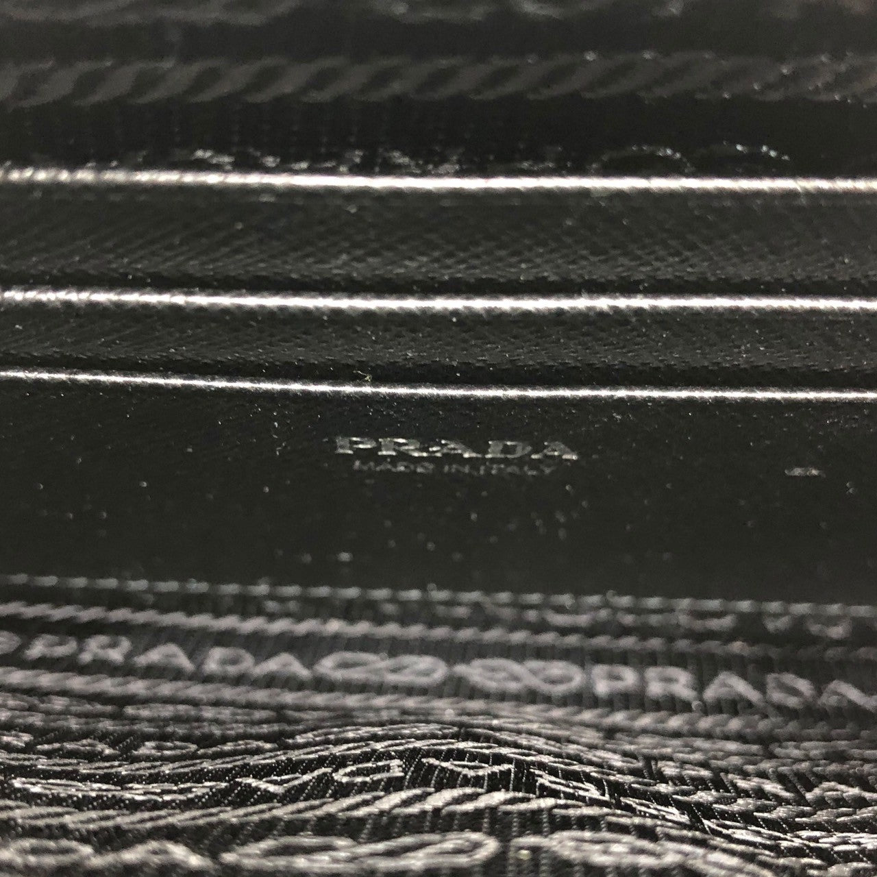 PRADA(プラダ) Metal appliqué saffiano chain shoulder bag メタルアップリケ サフィアーノ チェーン ショルダーバッグ 1DH010 ブラック×ピンク ギャランティカード付属 2DAZ SAFFIANO SMALTO レザー ロゴ