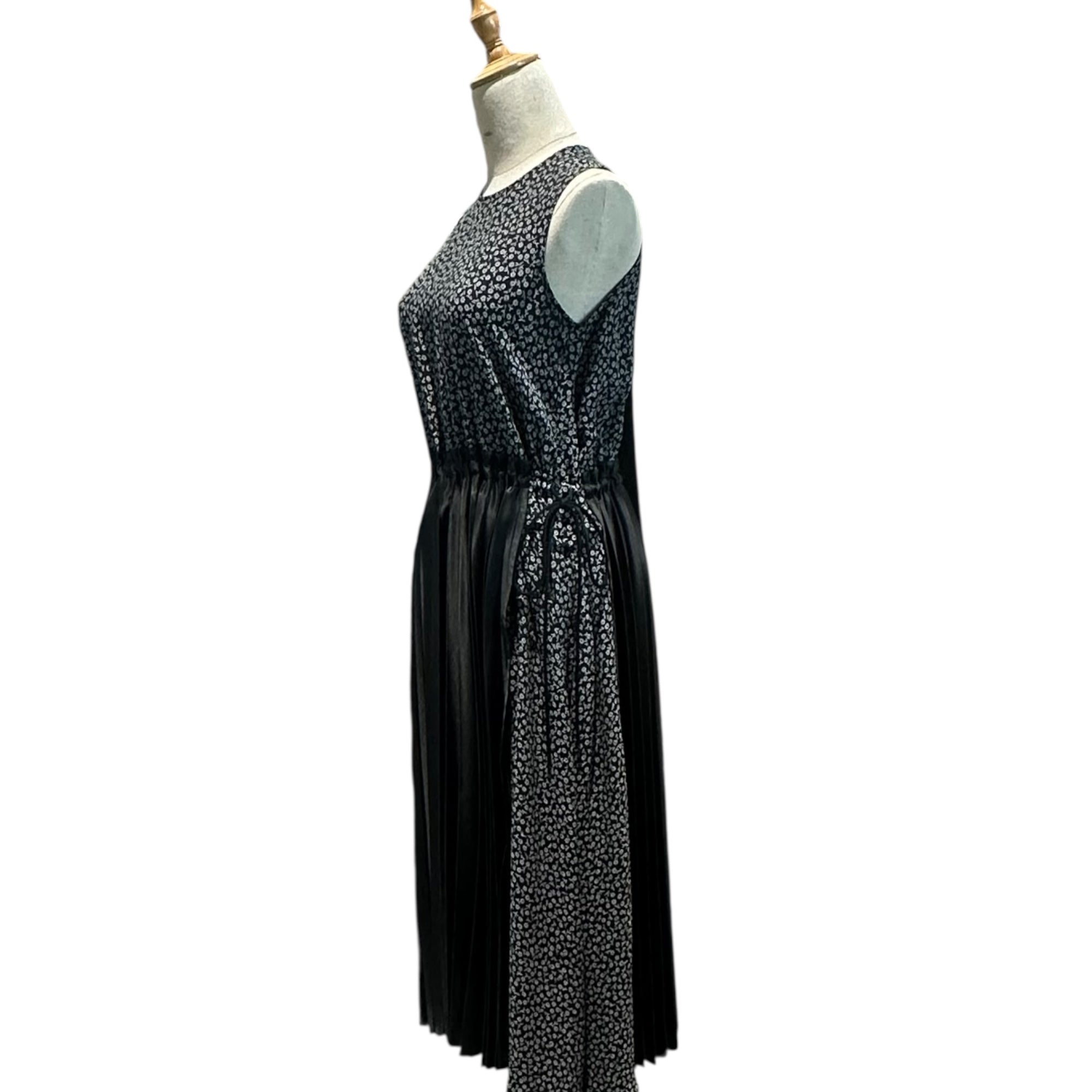 noir kei ninomiya(ノワールケイニノミヤ) 19SS Small Floral Print Waist Gathered Pleated Docked Sleeveless Dress 小花柄 ウエストギャザー プリーツ ドッキング ノースリーブ ワンピース 3C-O021 XS ブラック AD2018