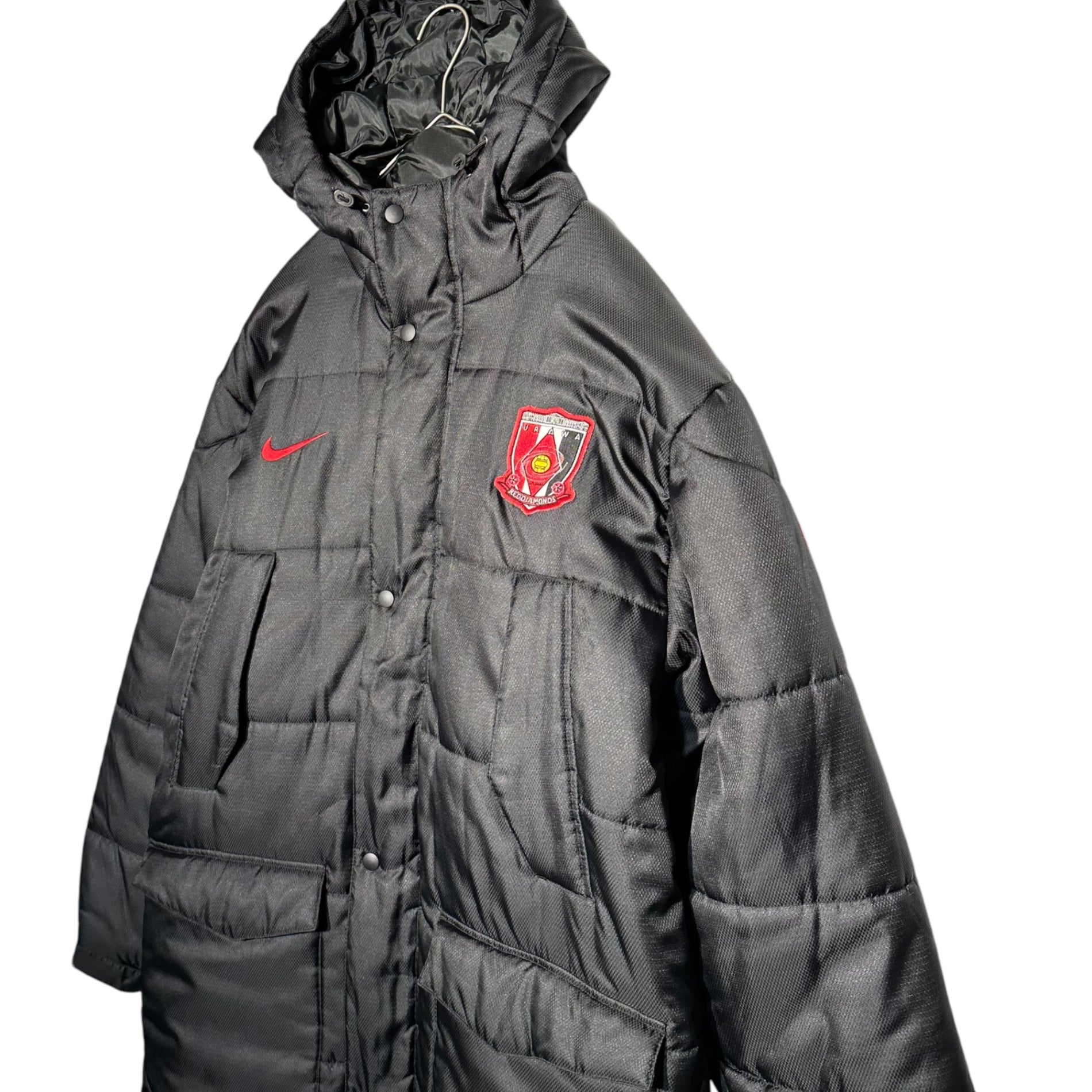 NIKE(ナイキ) 浦和レッズ FUSO kabu.com ベンチ コート 348247 L ブラック×レッド サッカー Jリーグ