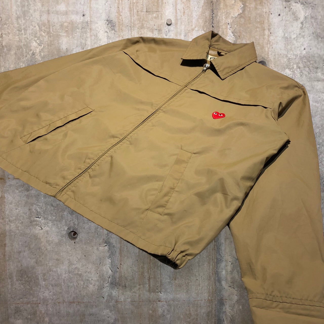 PLAY COMME des GARCONS(プレイコムデギャルソン) 05ssハートロゴナイロンジャケット AZ-J001 M ベージュ AD2004