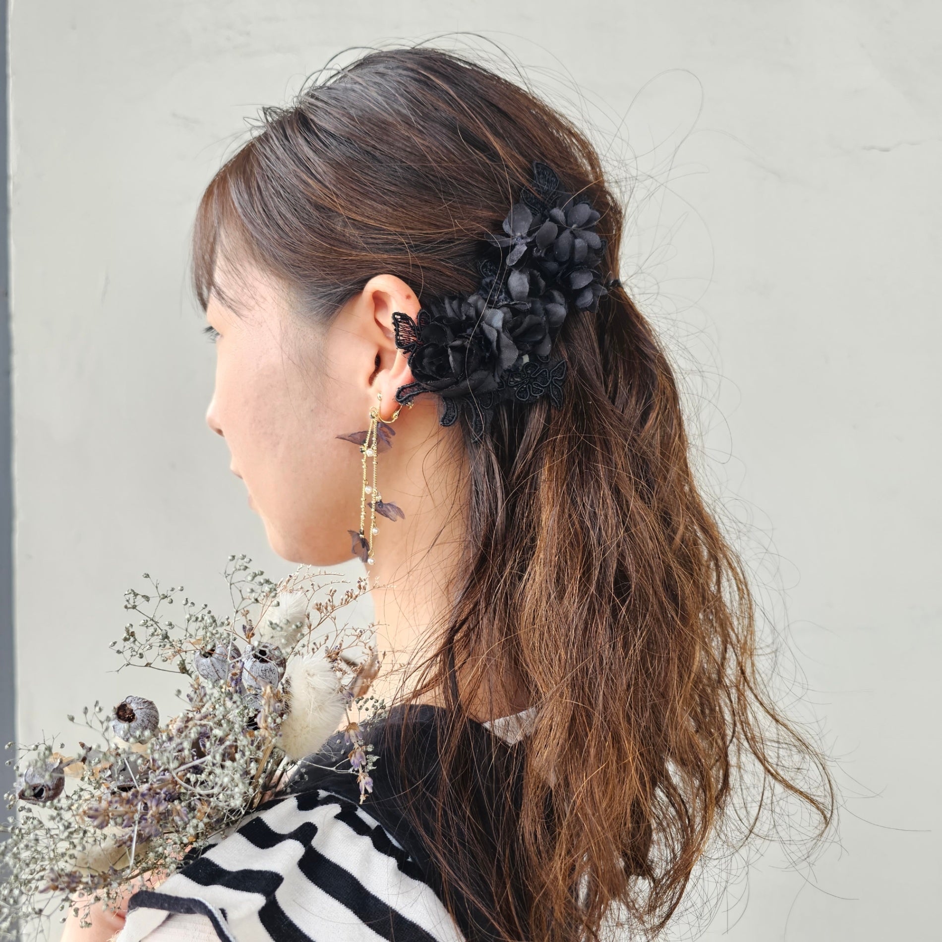 m.soeur(エムスール) 黒いお花とレースのクリップ* 9055 ブラック