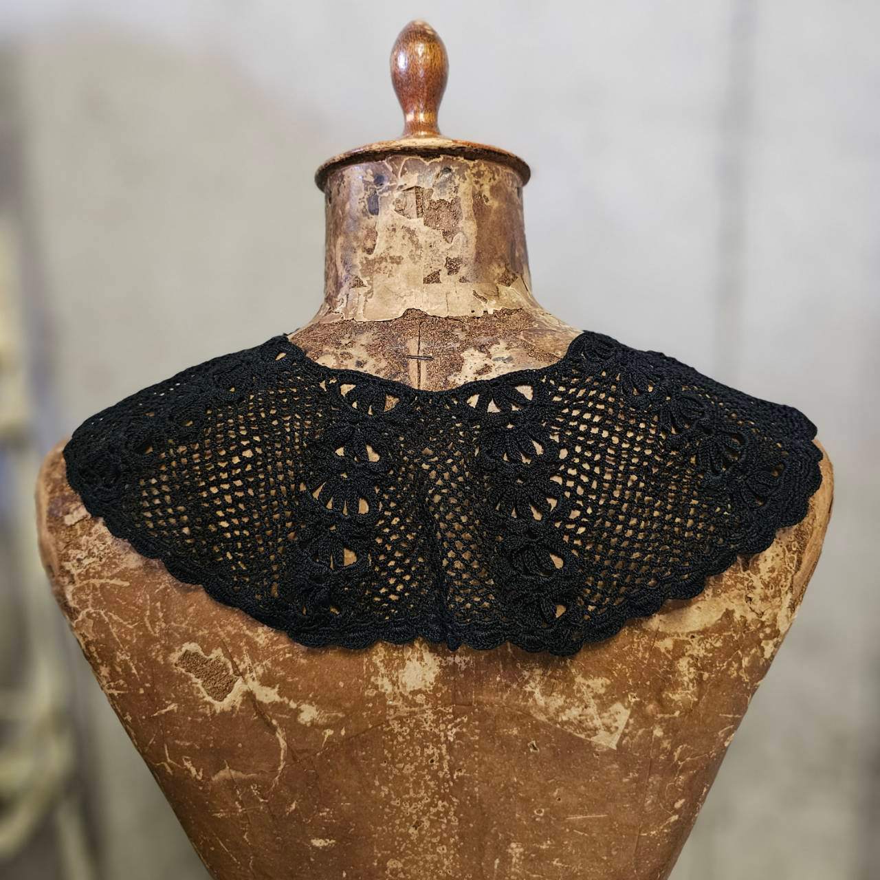 Euro vintage(ヨーロッパヴィンテージ) crochet lace collar クロッシェ編みレースのクラシカルなつけ襟 未使用に近い/後染め加工 ブラック