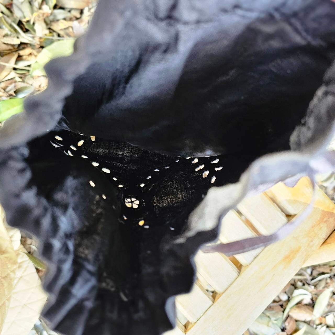 Euro antique(ヨーロッパアンティーク) antique linen cutwork embroidery purse アンティークリネンのカットワーク刺繍巾着 ポーチ 後染め加工 ブラック