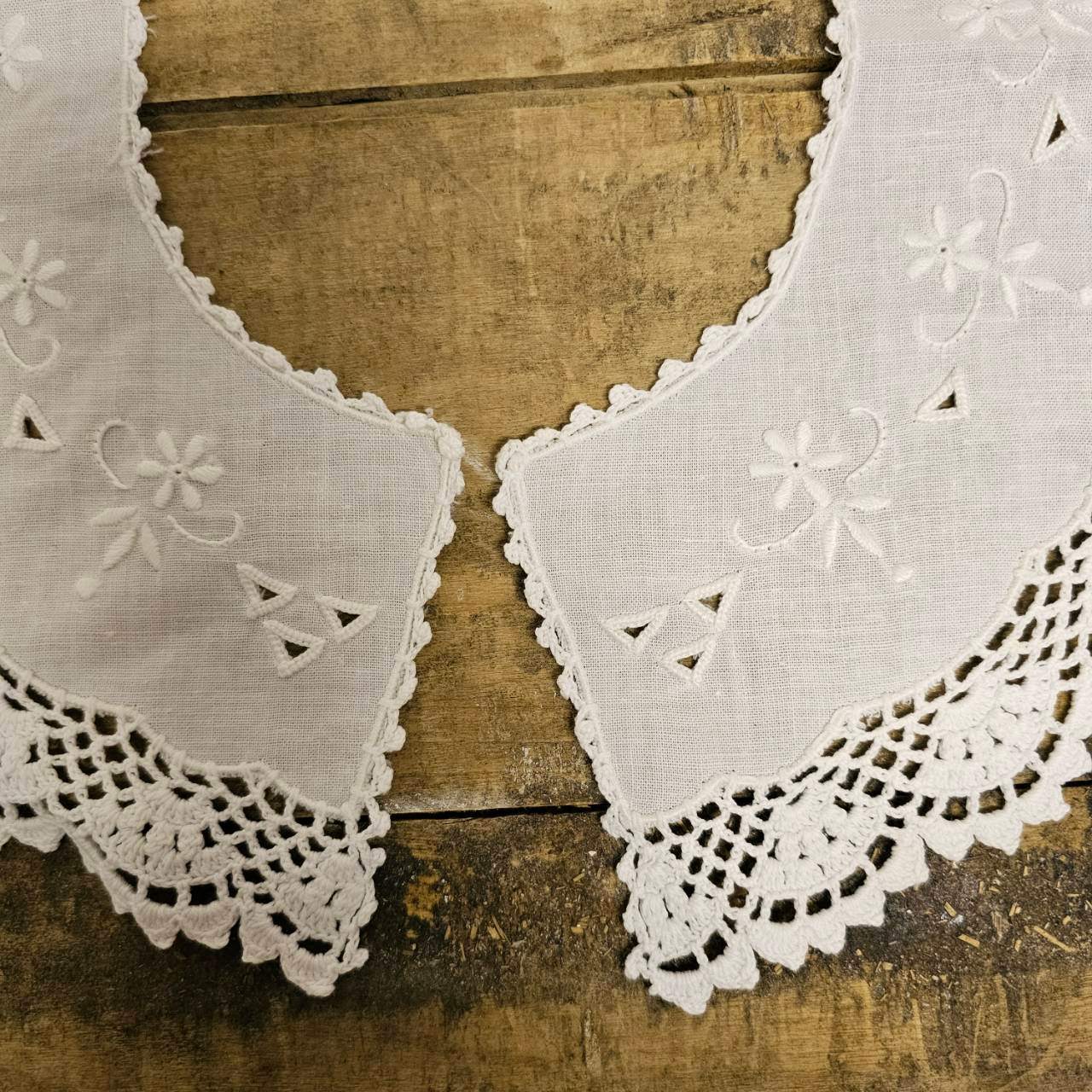 Euro vintage(ヨーロッパヴィンテージ) cottonlinen flower embroidery mini collar コットンリネンの花刺繍入りちいさなつけ襟 未使用に近い ホワイト