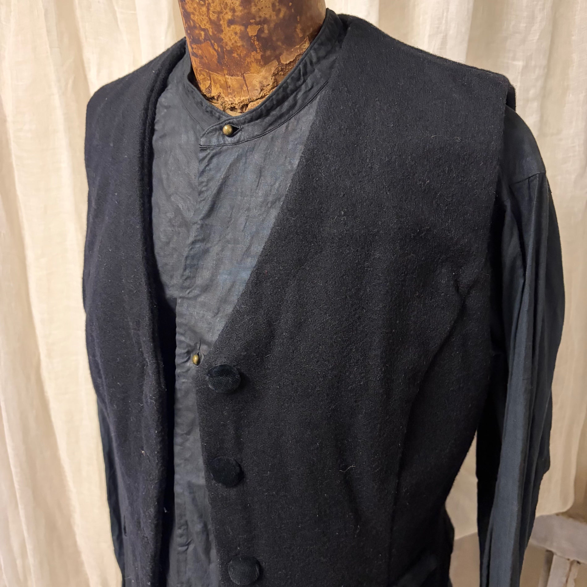 Euro vintage(ヨーロッパヴィンテージ) France 40's~ wool vest ウールとコーデュロイボタンのクラシカルなベスト M~L程度 ブラック