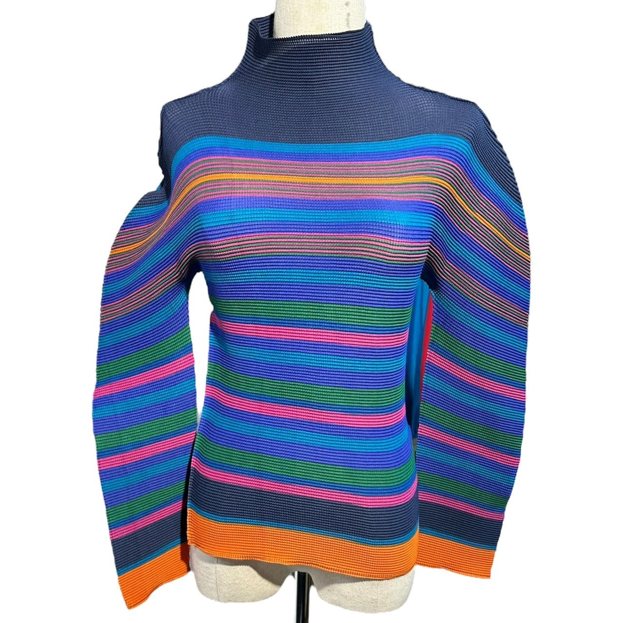 me ISSEY MIYAKE(ミーイッセイミヤケ) Pleated Striped High Neck Pullover Cut and Sewn プリーツ ボーダー ハイネック プルオーバー カットソー M173FJ411 FREE ブルー×オレンジ