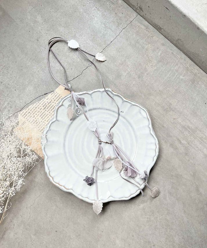 m.soeur(エムスール) リーフとスイートピーのネックレス 3471 グレー