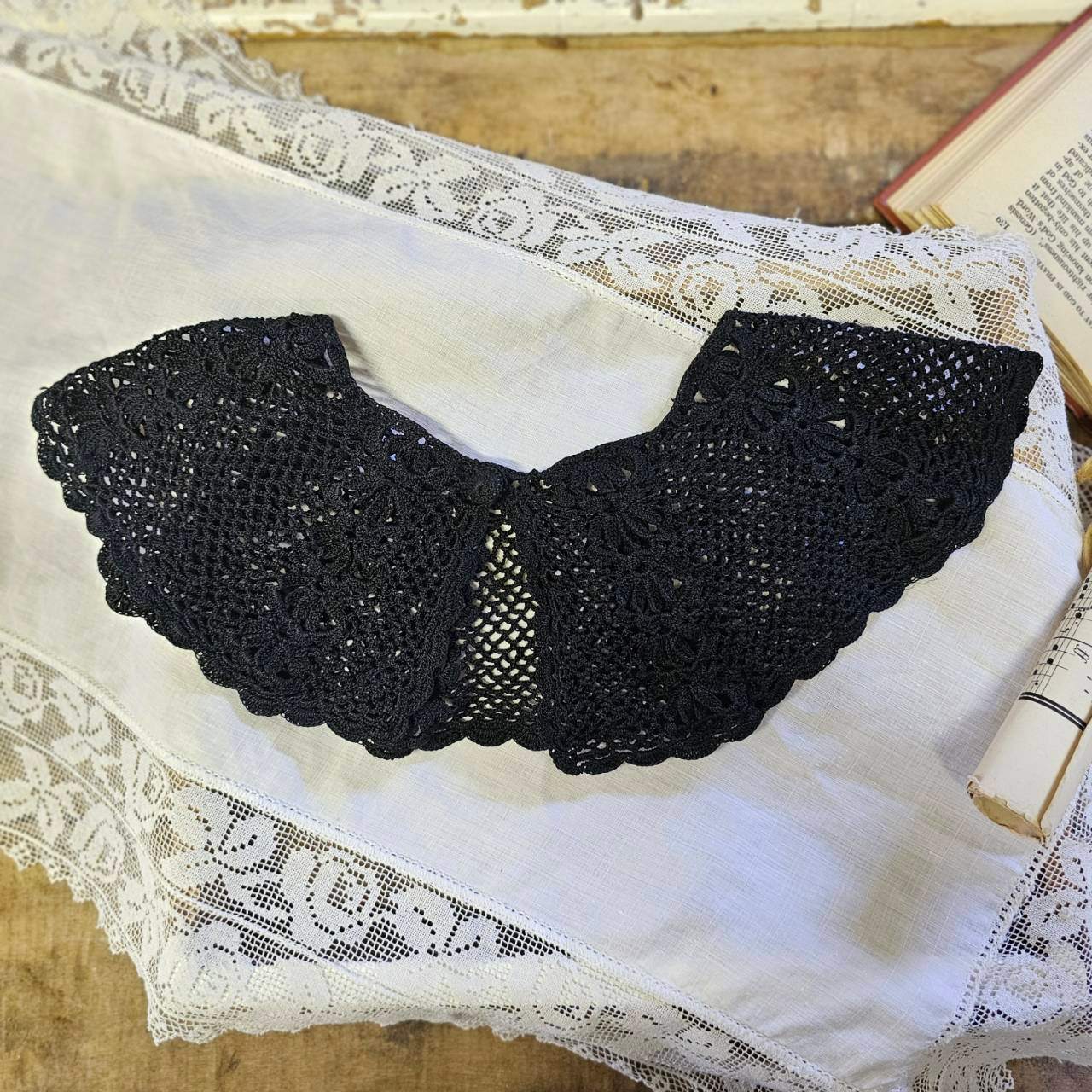 Euro vintage(ヨーロッパヴィンテージ) crochet lace collar クロッシェ編みレースのクラシカルなつけ襟 未使用に近い/後染め加工 ブラック