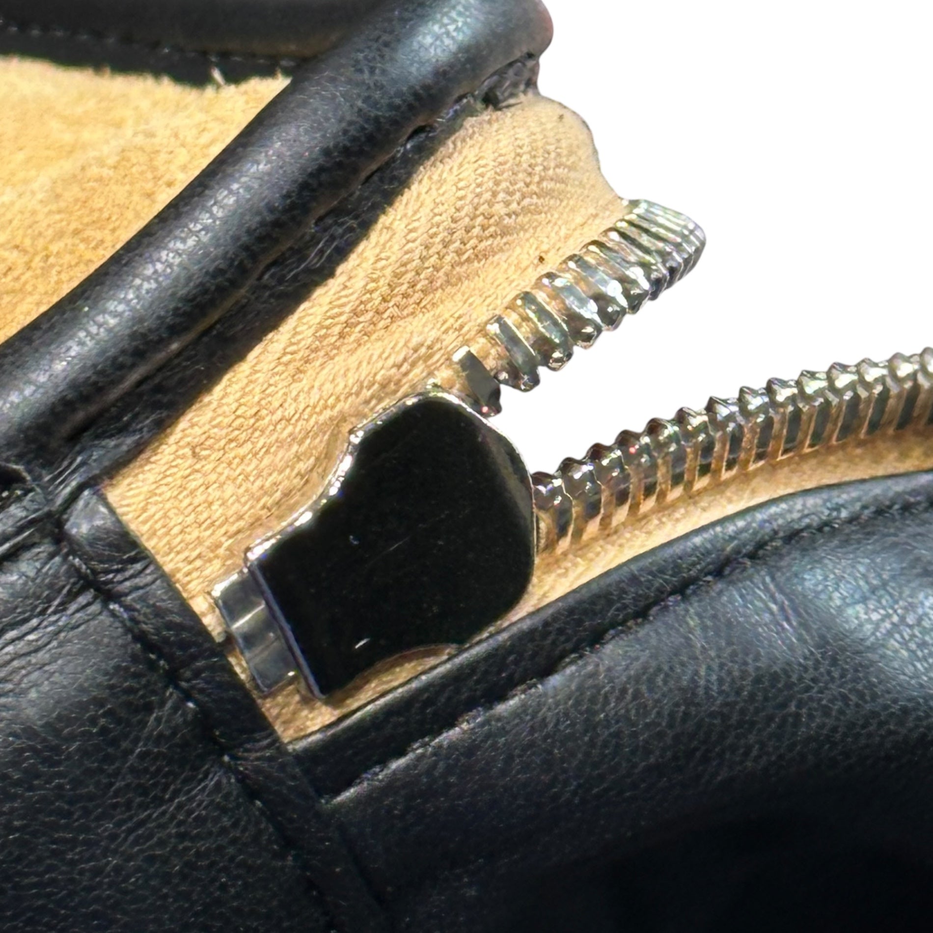 Acne Studios(アクネストゥディオズ) Camero Hotel Suede カメロ ホテル スウェード A10486- ベージュ ショルダー バッグ ボストン 旅行