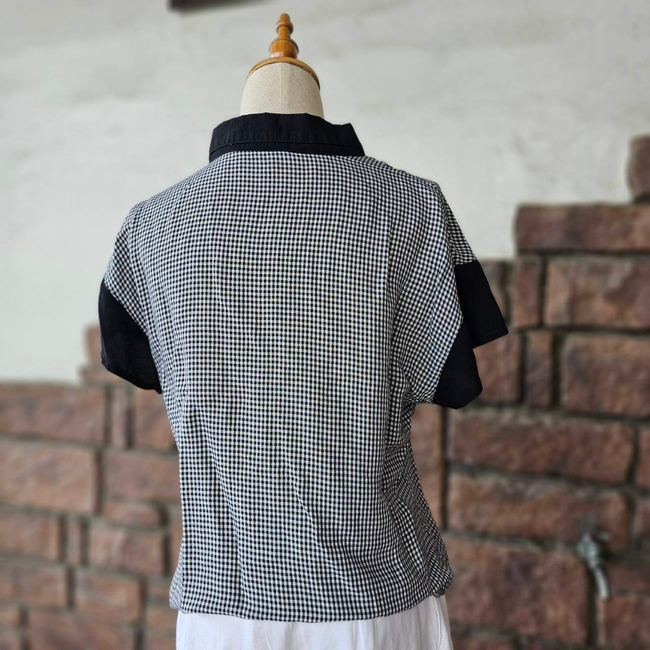 Euro vintage(ヨーロッパヴィンテージ) mono tone plaid flare sleeve blouse with black button モノトーンなチェック柄と黒ボタンのフレアスリーブブラウス 表記無し(M~L程度) ホワイト×ブラック