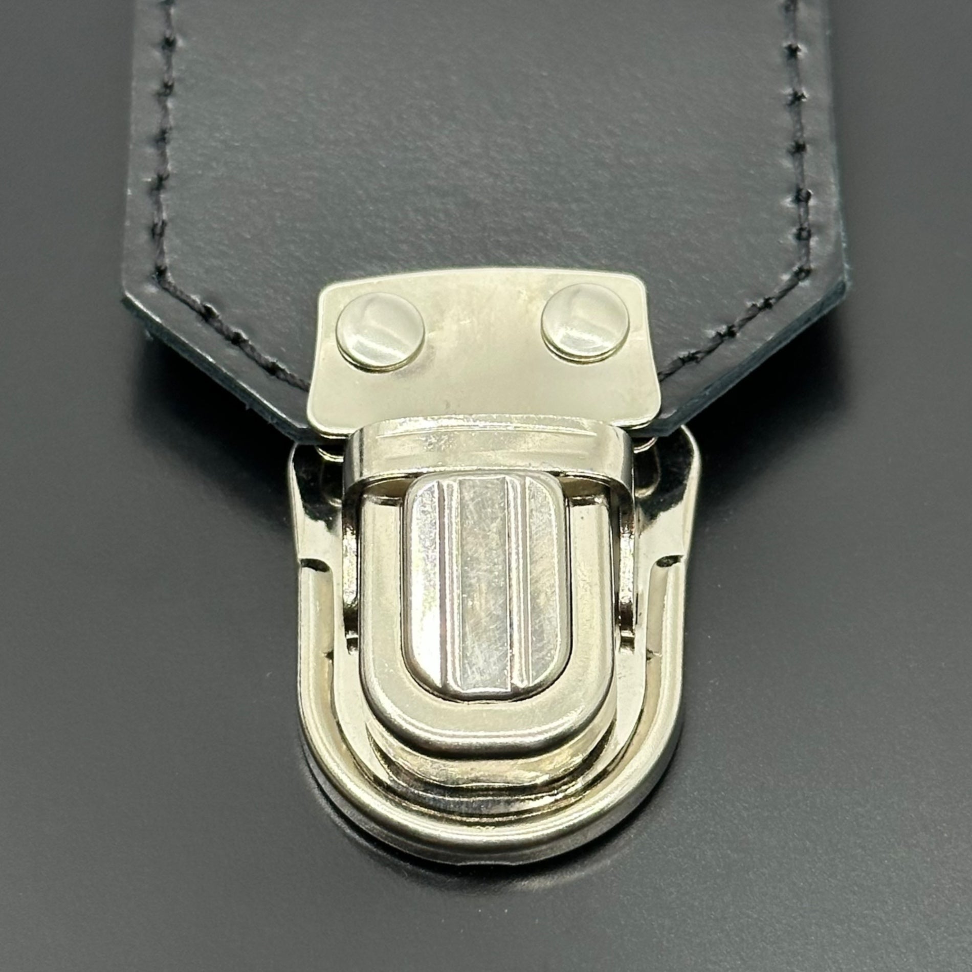 COMME des GARCONS JUNYA WATANABE(コムデギャルソンジュンヤワタナベ) Buckle-Closure Steer Leather Triple-Strap Shoulder Bag バックル ステアレザー 3連 ショルダー バッグ JD-K205 ブラック