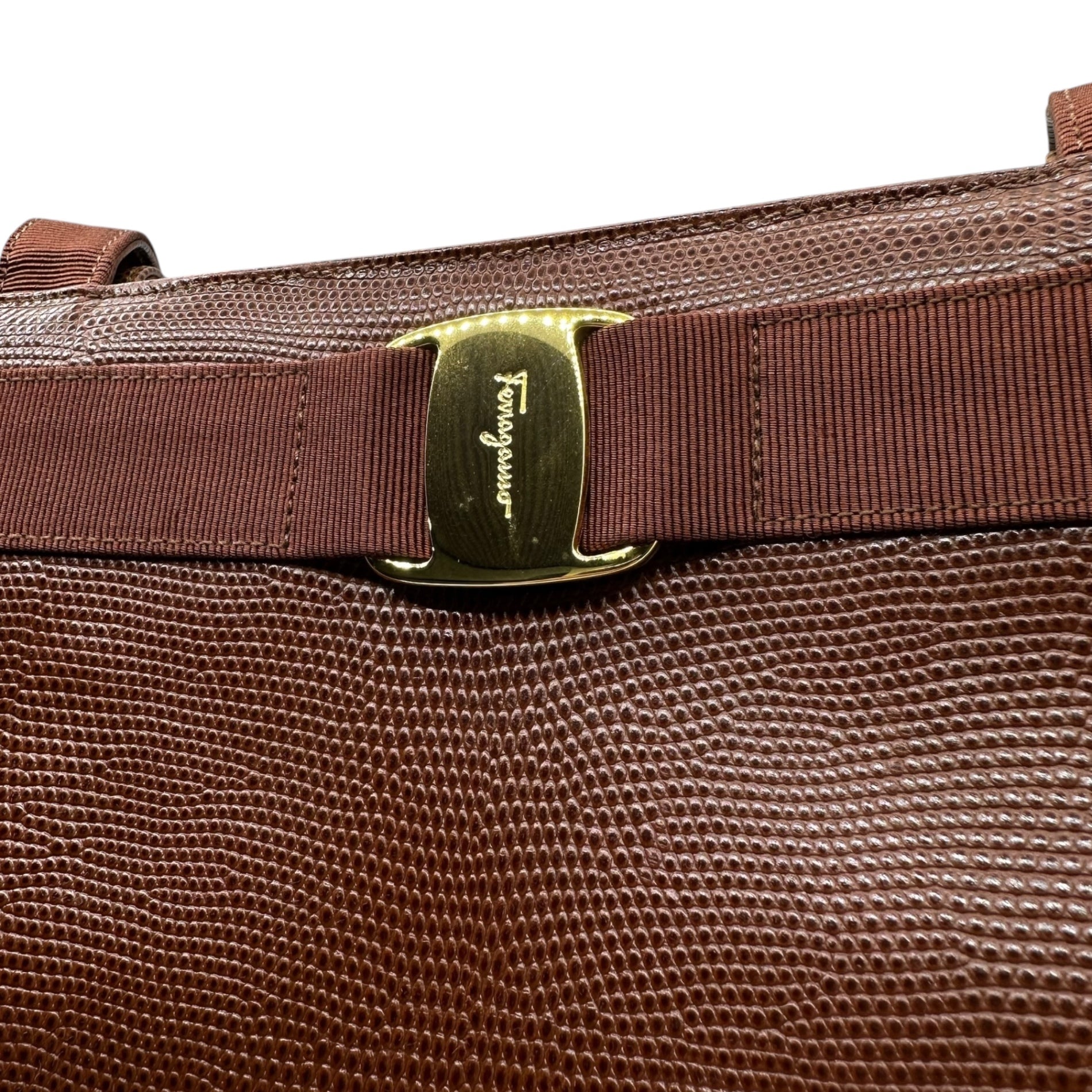 Salvatore Ferragamo(サルヴァトーレフェラガモ) Stamped leather Vala ribbon leather tote bag 型押し レザー ヴァラ リボン レザー トート バッグ HD-212530 ブラウン 肩掛け ハンド