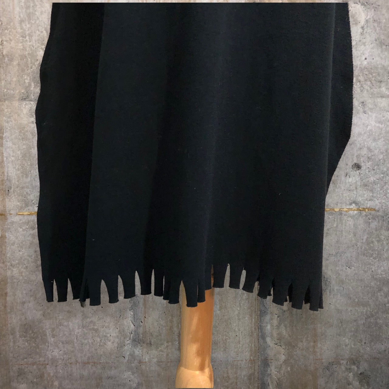 ISSEY MIYAKE FETEI(イッセイミヤケフェット) 07AW変形スリーブフリンジワンピース IF73KG534 2(Mサイズ) ブラック 平面パターン