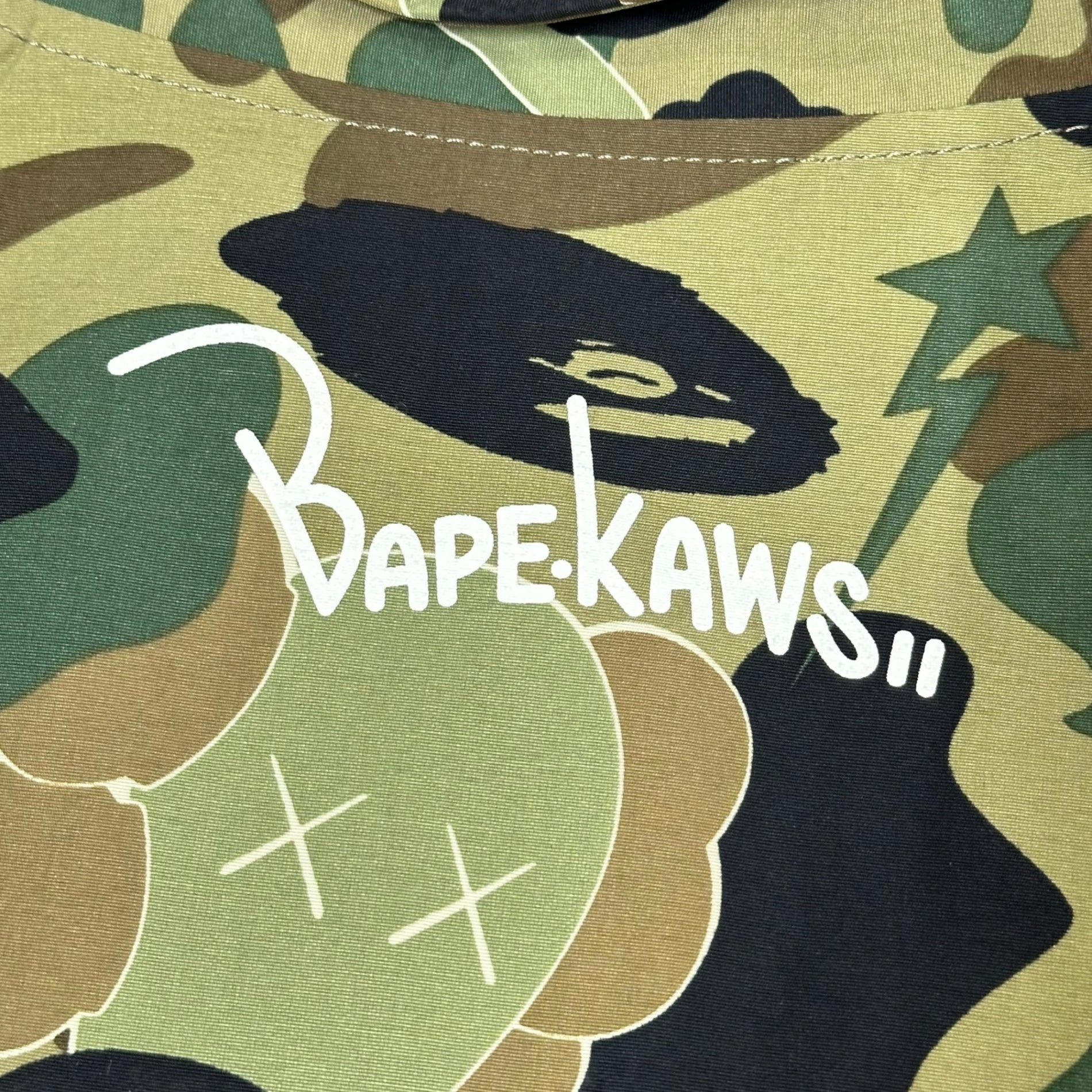 BAPE BY A BATHING APE(ベイプ バイ アベイシングエイプ) ×KAWS 1st camo Nylon Coach Jacket カウズ コラボ ファーストカモ ナイロン コーチ ジャケット M グリーン
