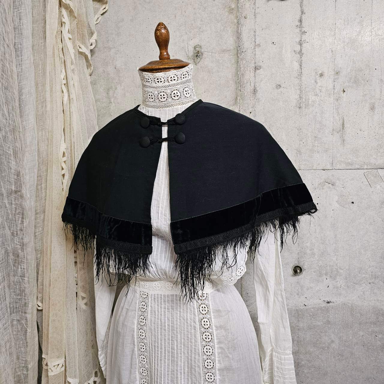 Euro antique(ヨーロッパアンティーク) 1900~20's France cape with fringe フリンジ付きケープ つけ襟 首元38cm/総丈30cm ブラック