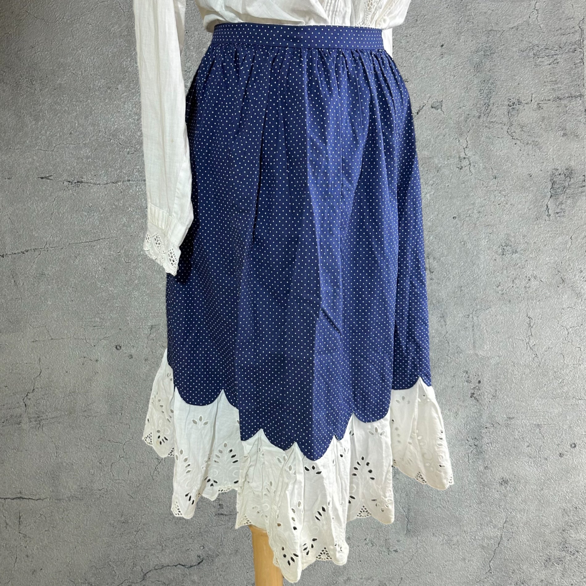 Euro vintage(ヨーロッパヴィンテージ) 70's~ Mizutama_dot printed knee length skirt with embroidery lace 水玉とエンブロイダリーレースのひざ丈スカート 表記無し(S~M程度) ブルー×ホワイト