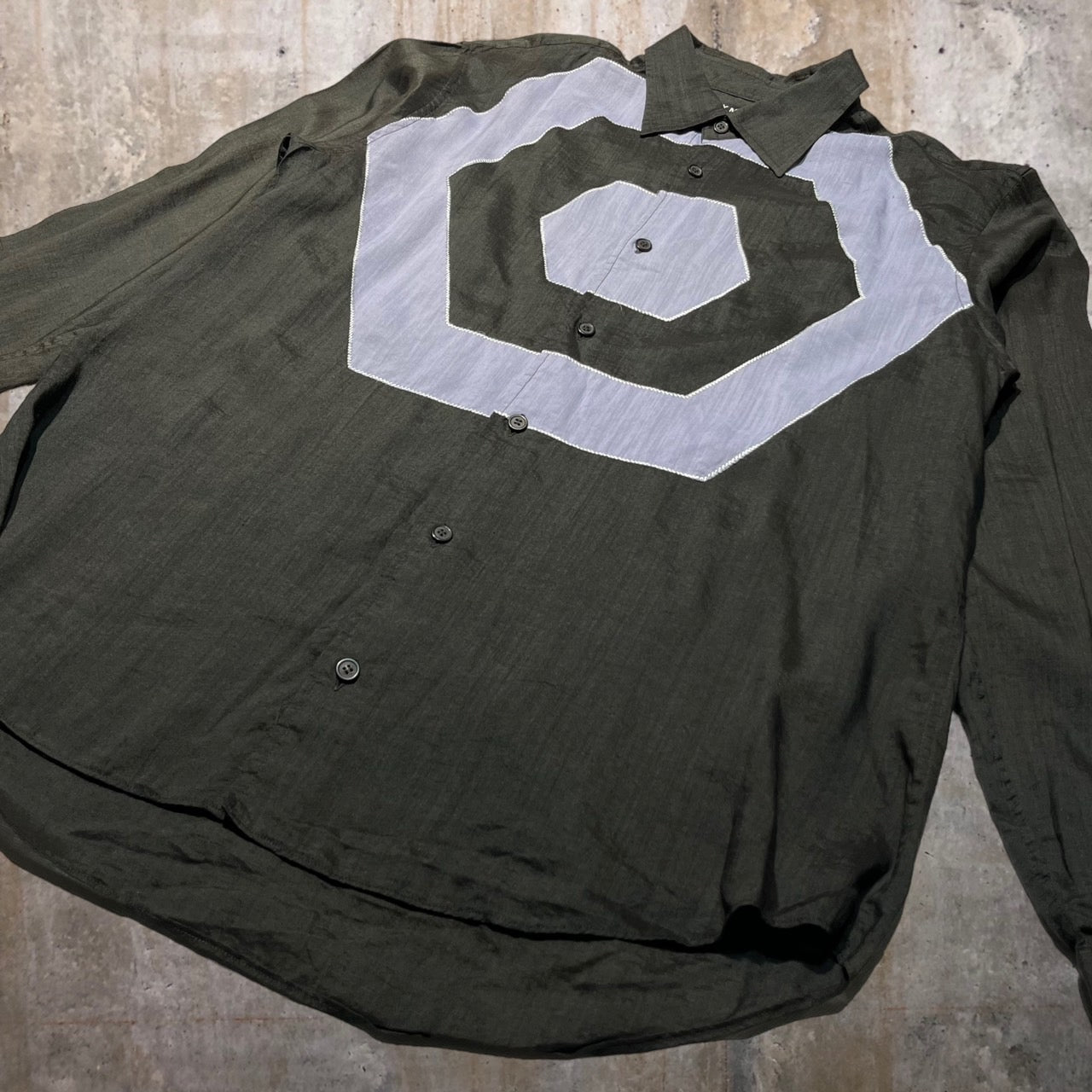 ISSEY MIYAKE(イッセイミヤケ) ヘキサゴン刺繍デザインリネンシャツ 4(XLサイズ程度) ブラック サンプル