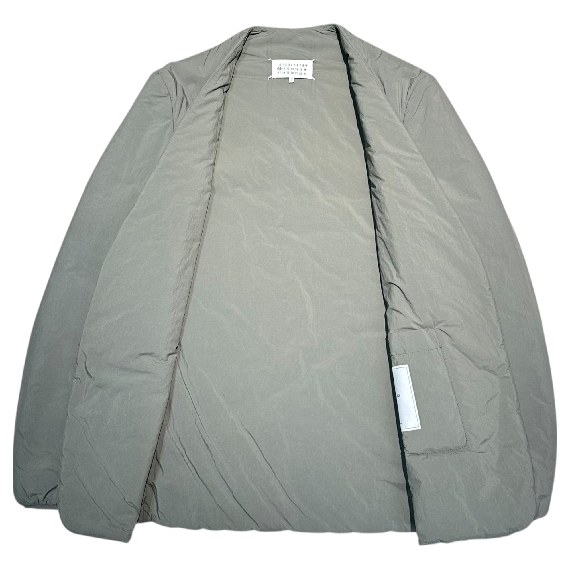 MAISON MARGIELA(メゾンマルジェラ) 20AW RECYCLE PADDED NO COLLAR JACKET 中綿 ノーカラー ジャケット S50BN0449 46 オリーブ