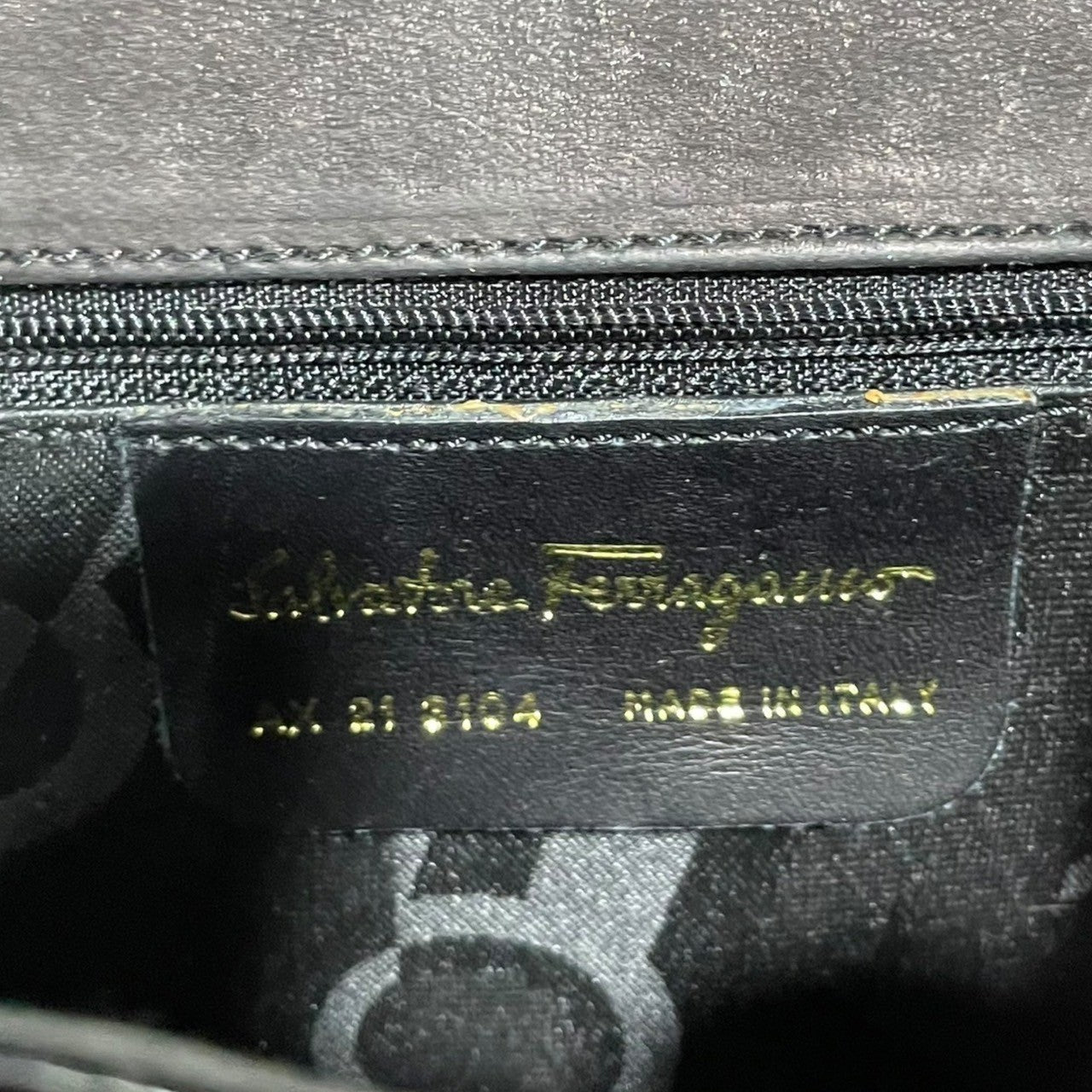 Salvatore Ferragamo(サルヴァトーレフェラガモ) Vara Ribbon Enamel Leather Hand Bag ヴァラ リボン エナメル レザー ハンド バッグ AX 21 3104 ブラック