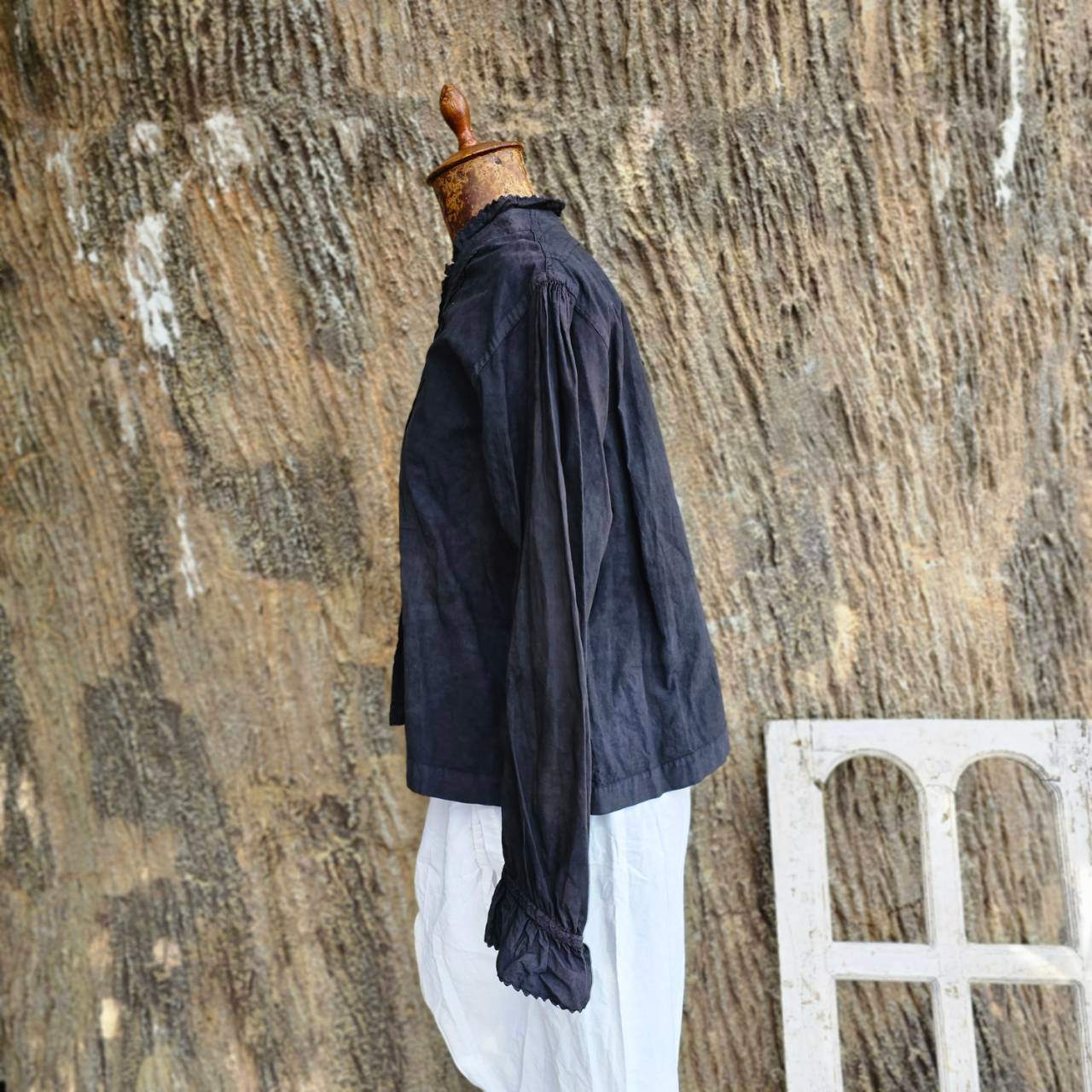 Euro antique(ヨーロッパアンティーク) 10-20's pin tucks frilled small collar white cotton blouse ちいさなレース襟のピンタックコットン長袖ブラウス 表記無し(Lサイズ程度)