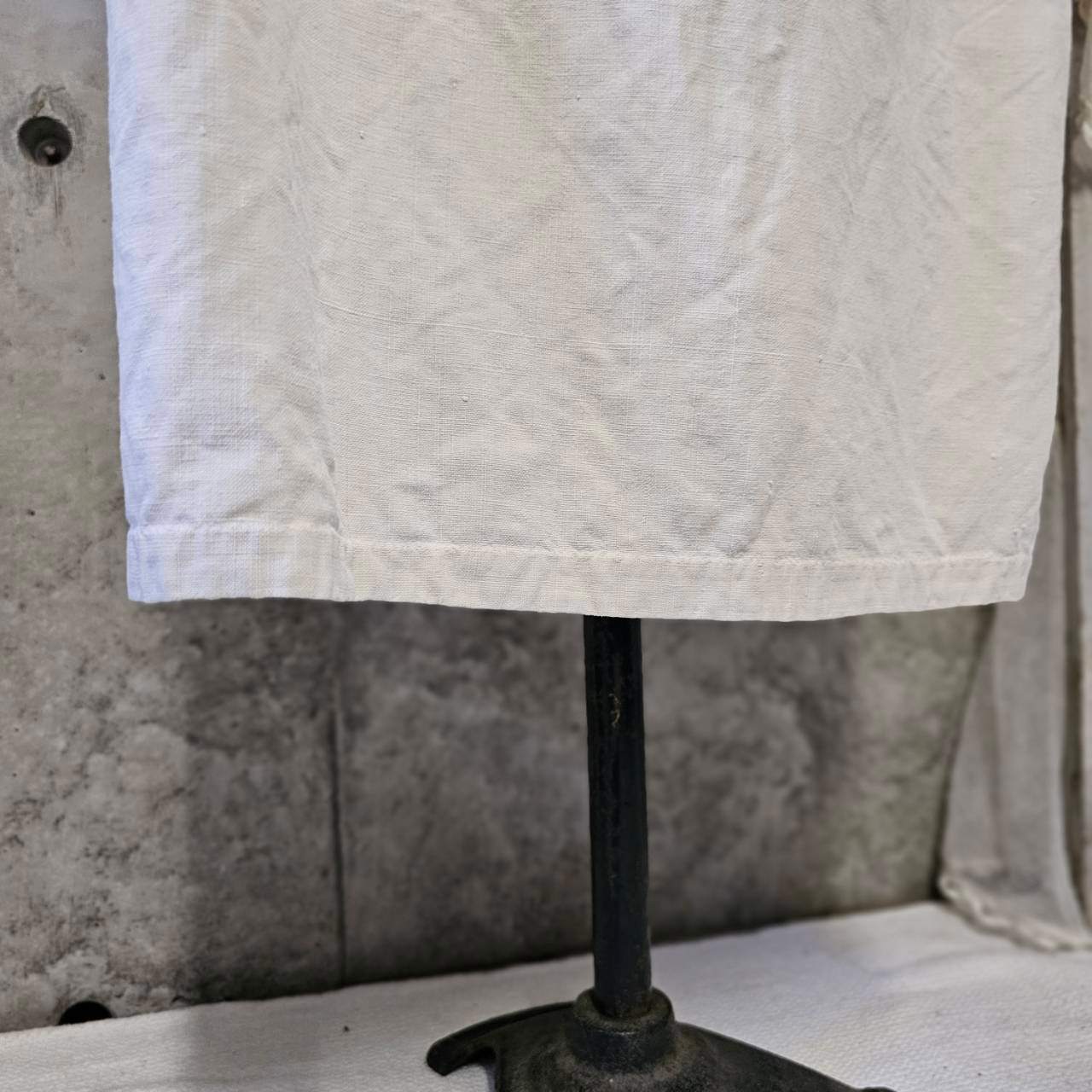Euro antique(ヨーロッパアンティーク) france 手織りリネンとモノグラム刺繍の物語的ワンピース 表記無し(L~程度) アイボリー