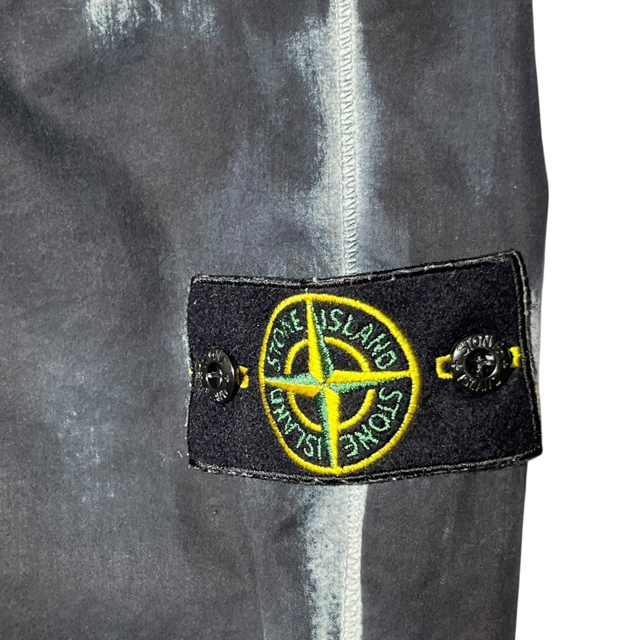 STONE ISLAND(ストーンアイランド) 23SS SPRAY PEINT CARGO PANTS スプレー ペイント カーゴ パンツ 7815318T3 W32 グレー×ブラック ジョガー ワッペン 腕章